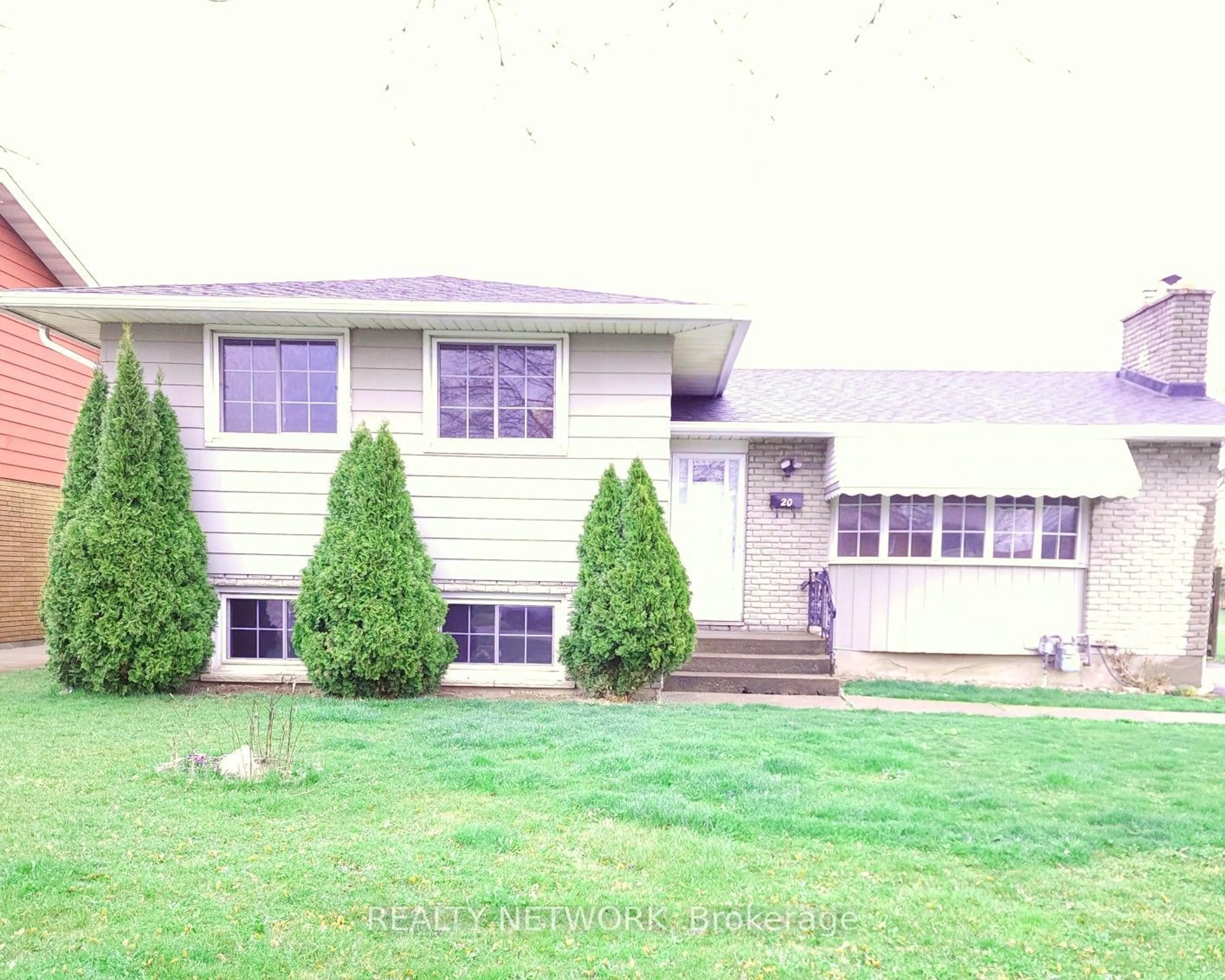 Frontside or backside of a home for 20 St. Charles Dr, Thorold Ontario L2V 2W4