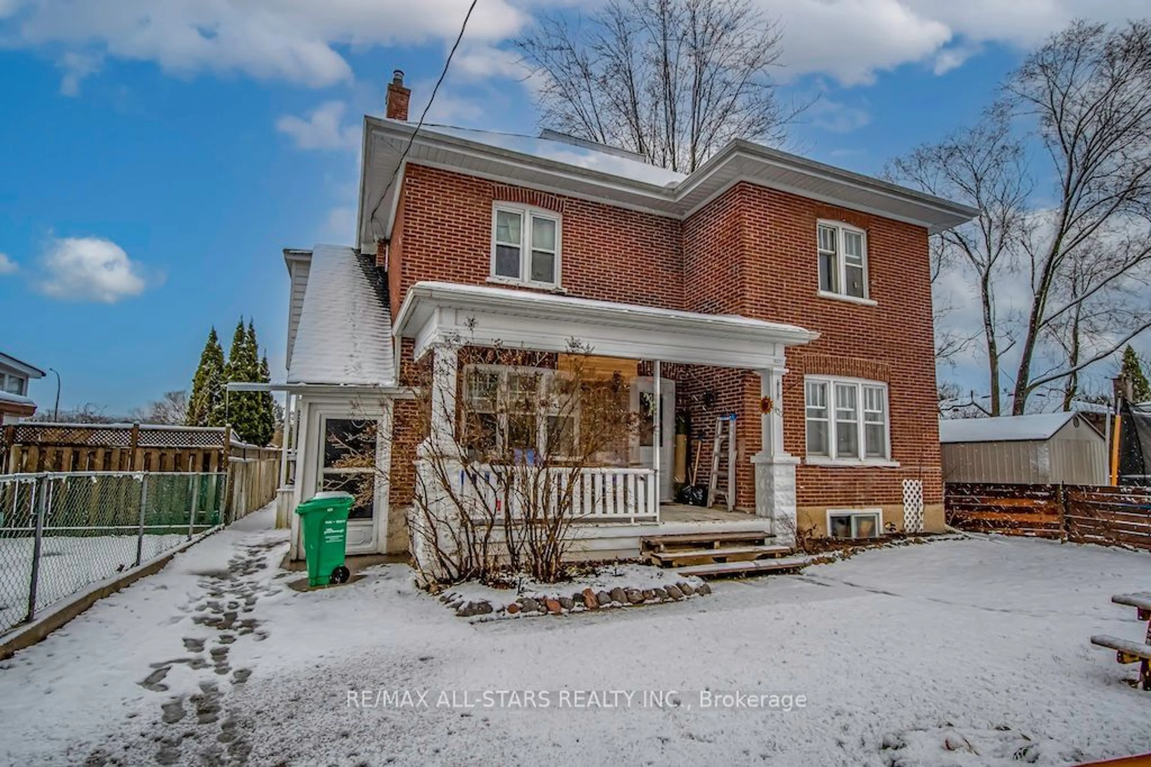 Frontside or backside of a home for 833 Crawford Dr, Peterborough Ontario K9J 3W9