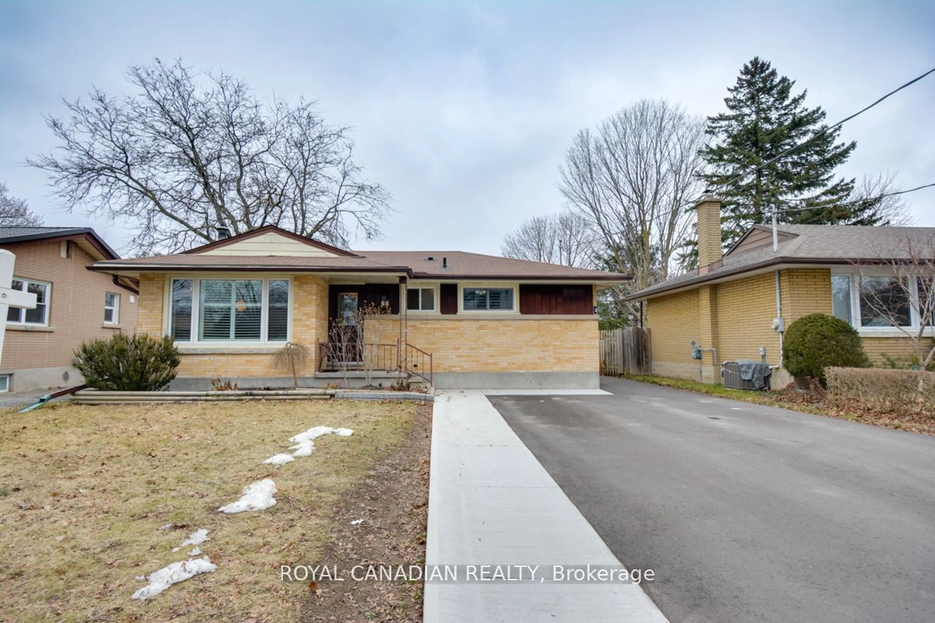 Frontside or backside of a home for 68 Maywood Rd, Kitchener Ontario N2C 2A4
