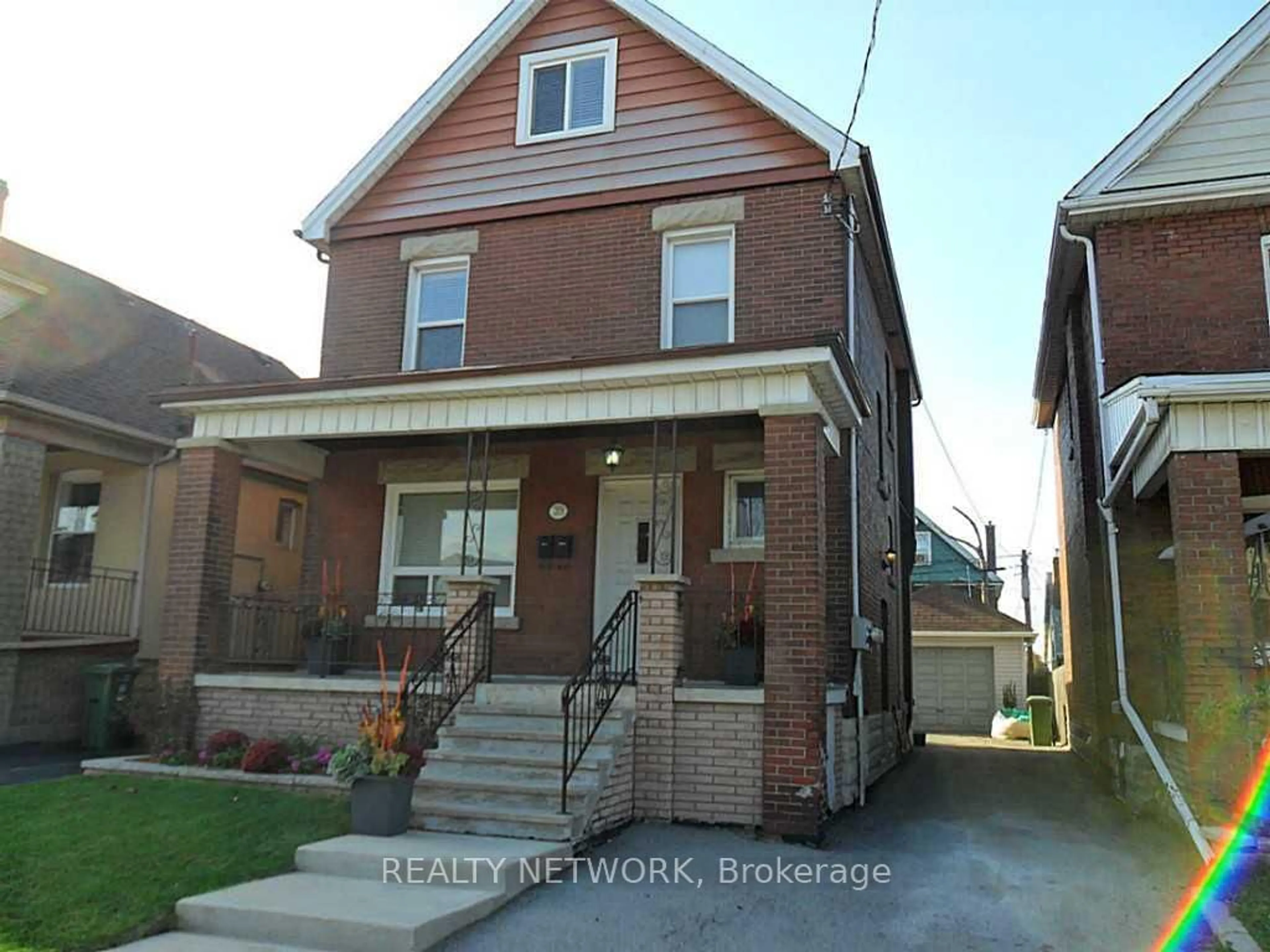 Frontside or backside of a home for 39 Connaught Ave, Hamilton Ontario L8L 6Y6