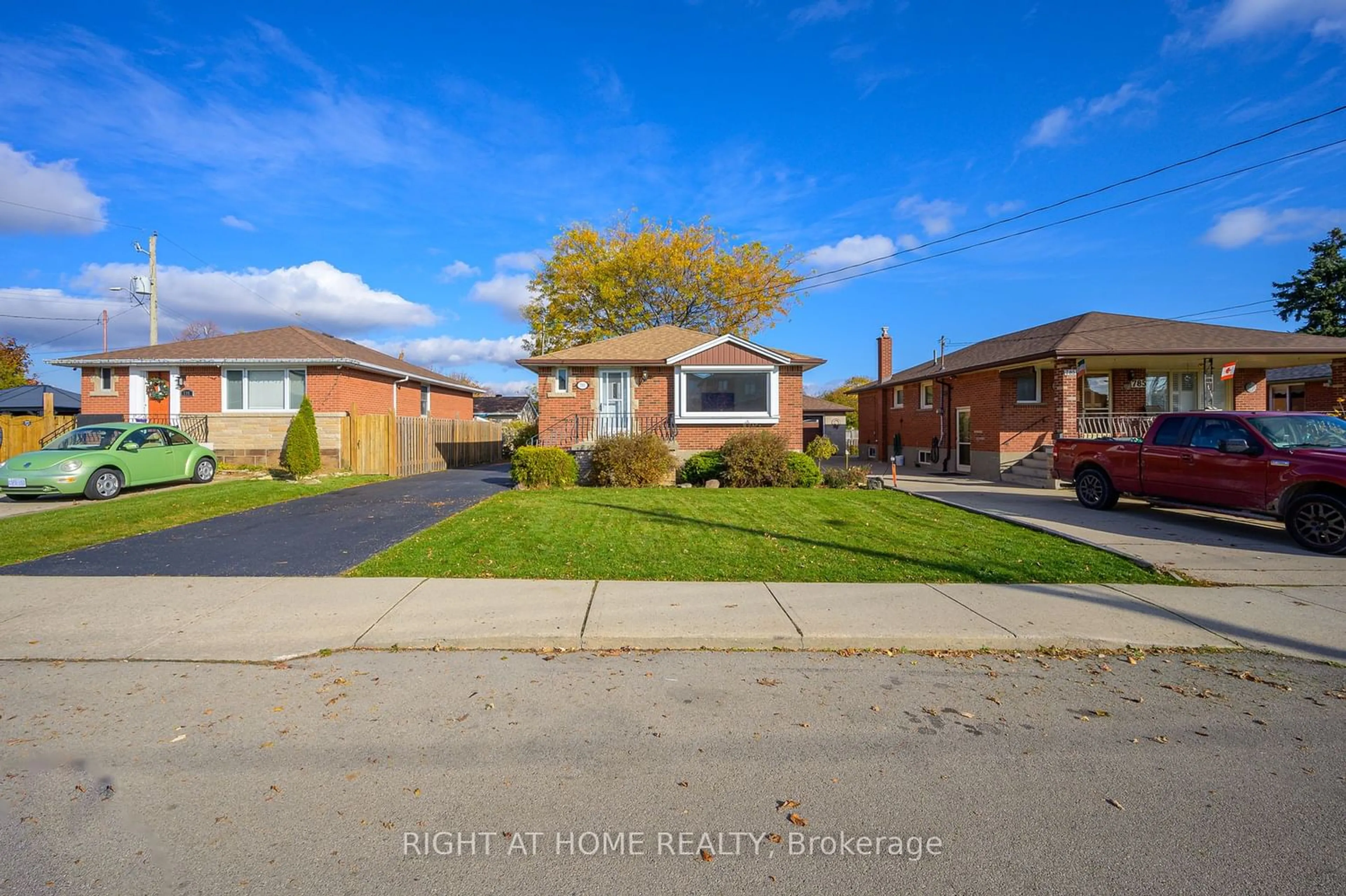 Frontside or backside of a home for 781 Ninth Ave, Hamilton Ontario L8T 2A7
