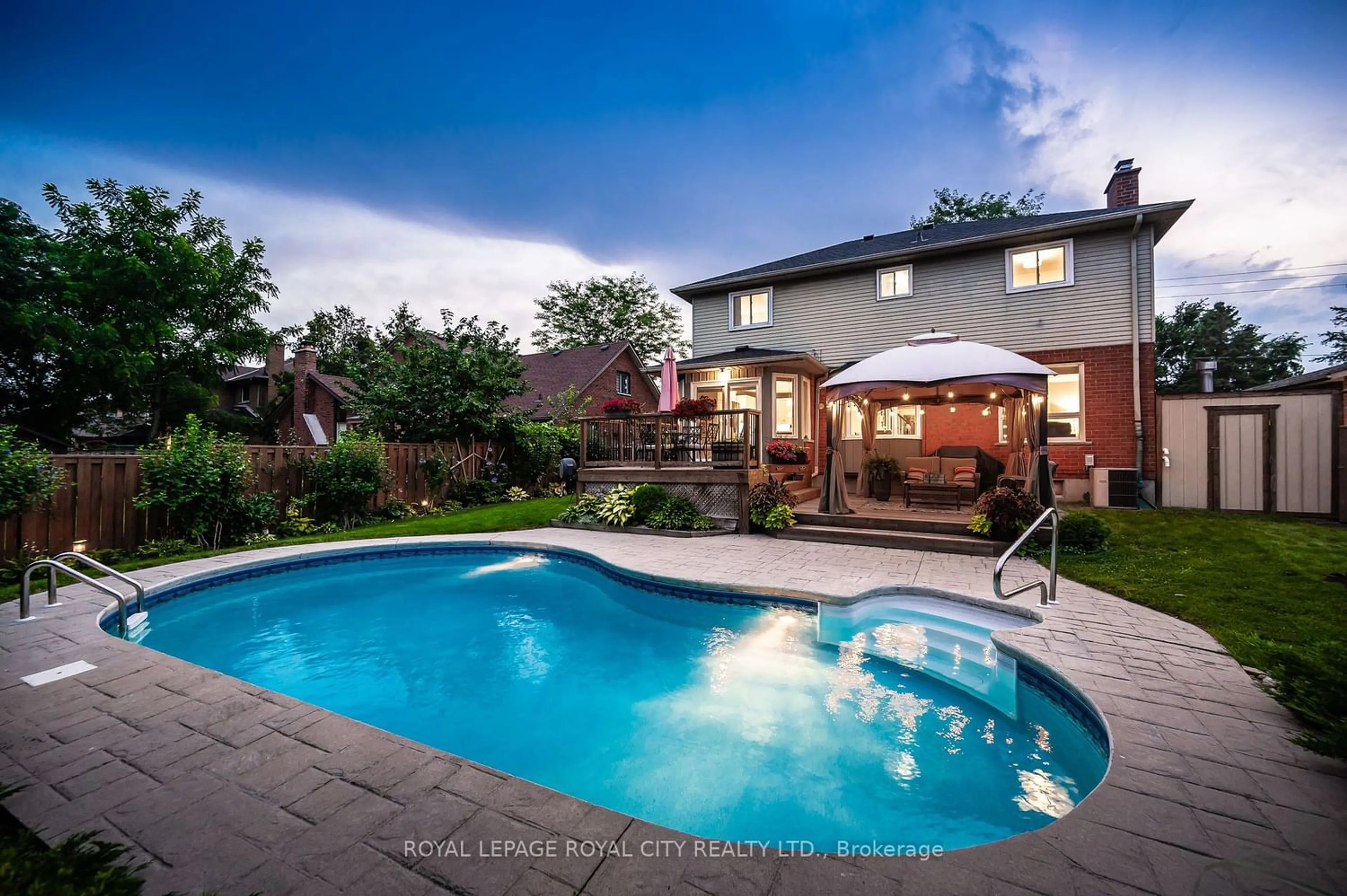Indoor or outdoor pool for 21 Kortright Rd, Guelph Ontario N1G 4C9