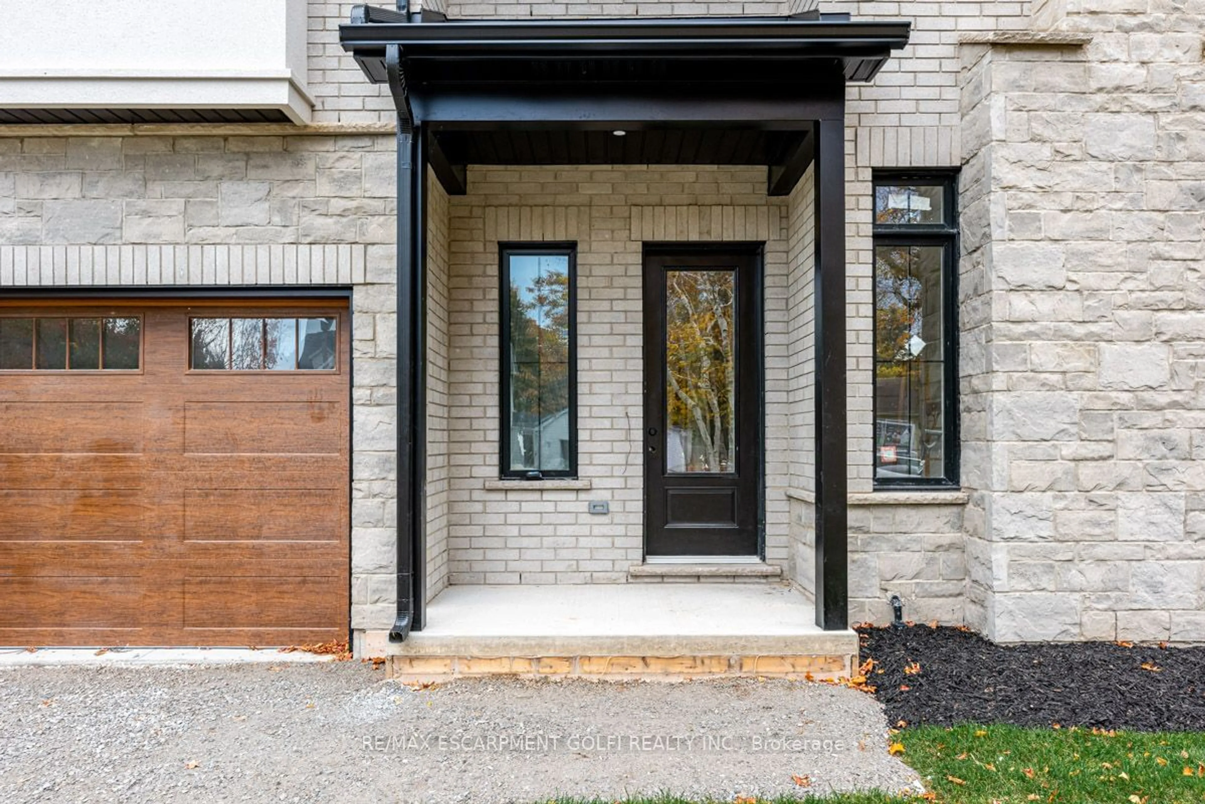 Home with brick exterior material for 6A Circle St, Niagara-on-the-Lake Ontario L0S 1J0
