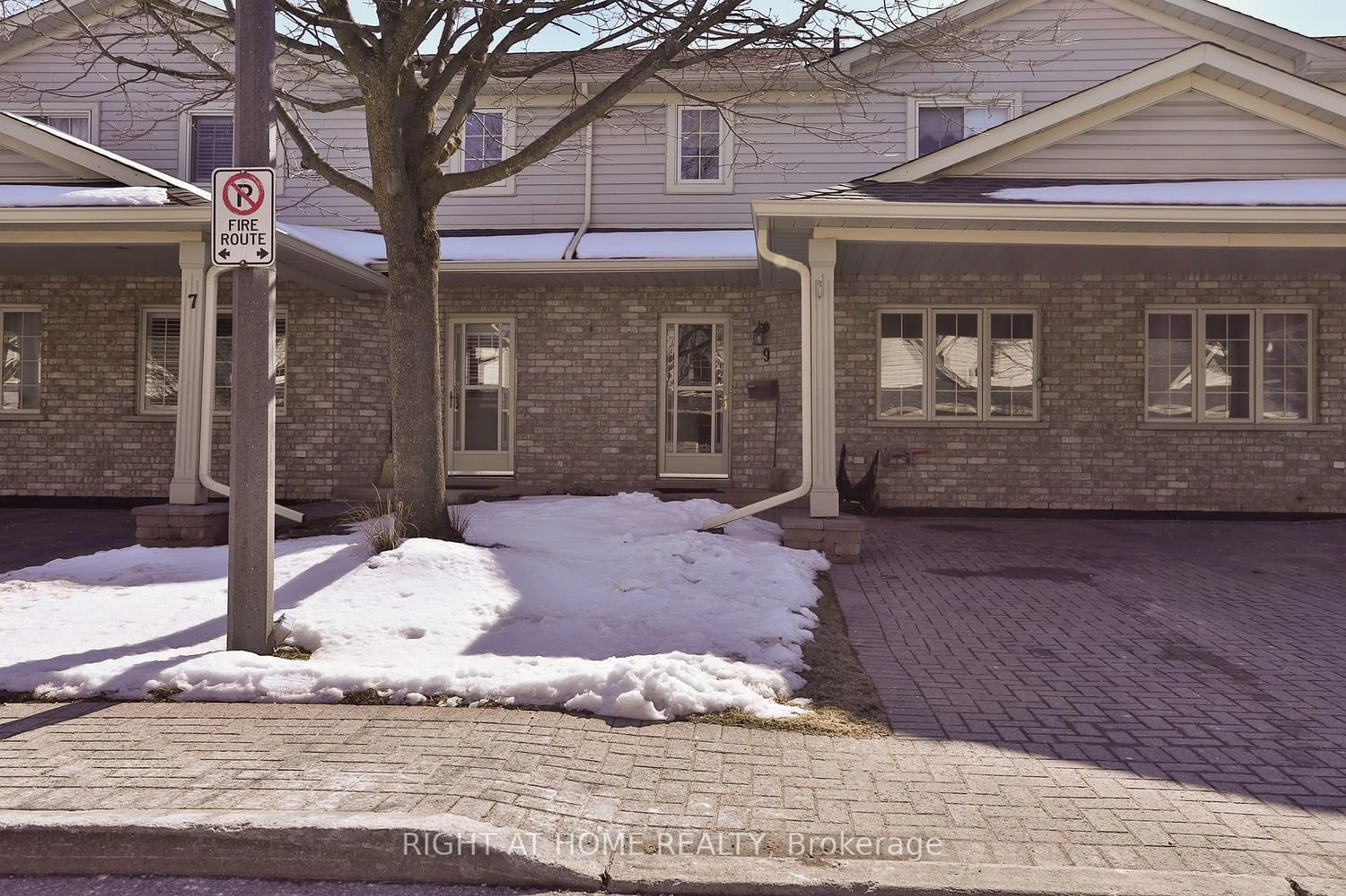 A pic from exterior of the house or condo for 9 Wentworth Dr #9, Grimsby Ontario L3M 5H9