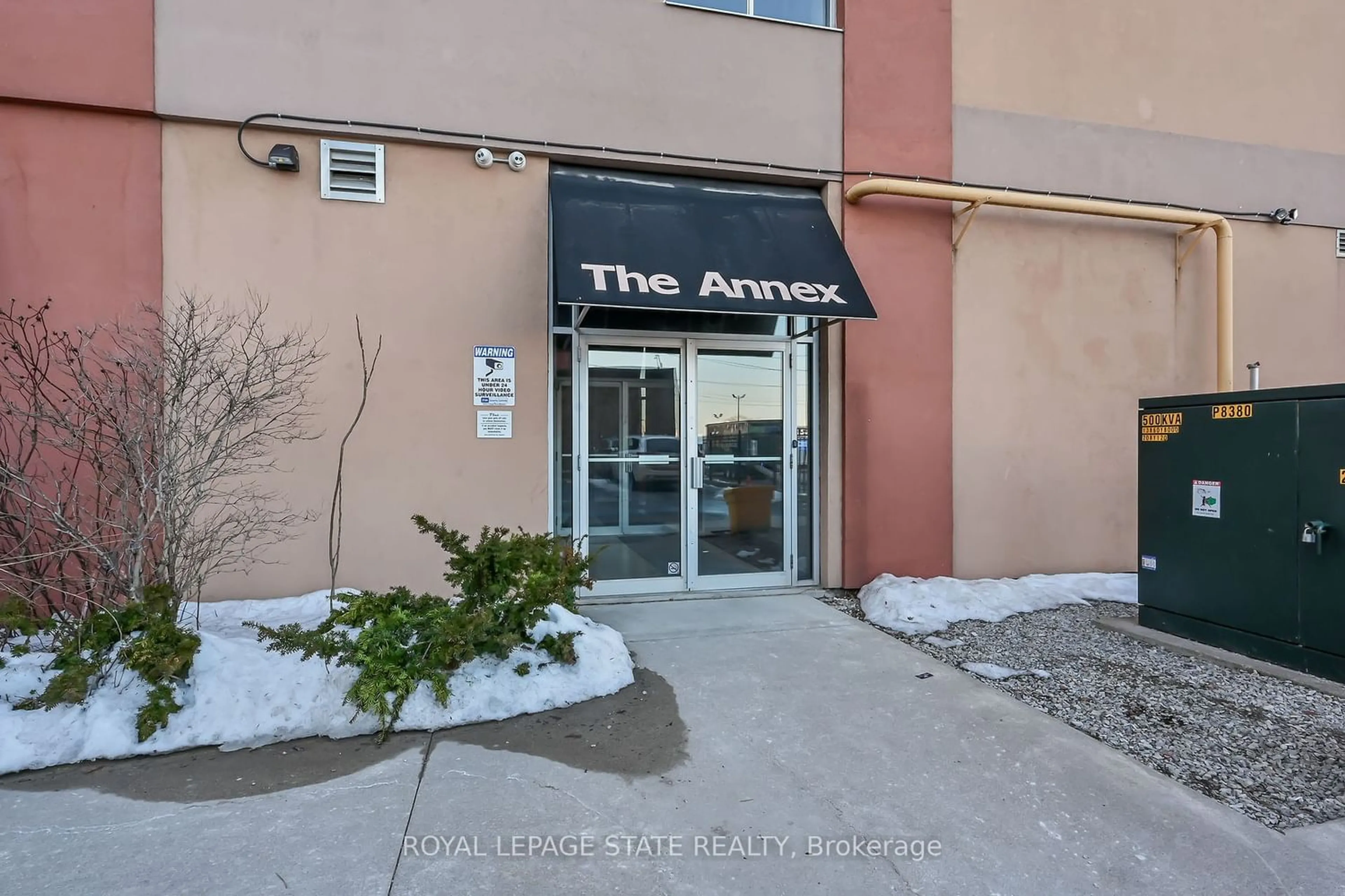 Indoor foyer for 11 Rebecca St #308, Hamilton Ontario L8R 3H7