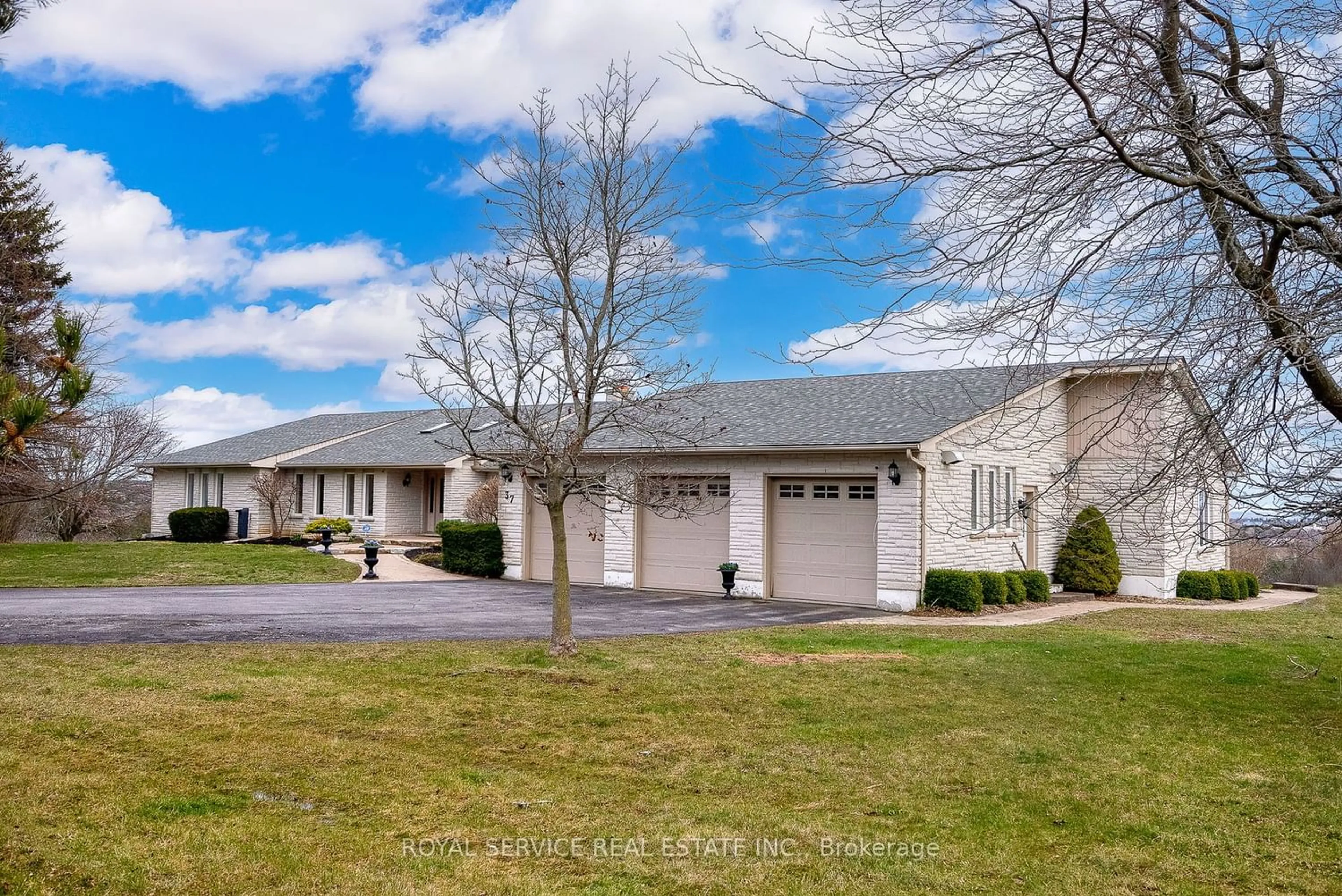 Frontside or backside of a home for 37 Forest Hill Dr, Hamilton Township Ontario K9A 0W3