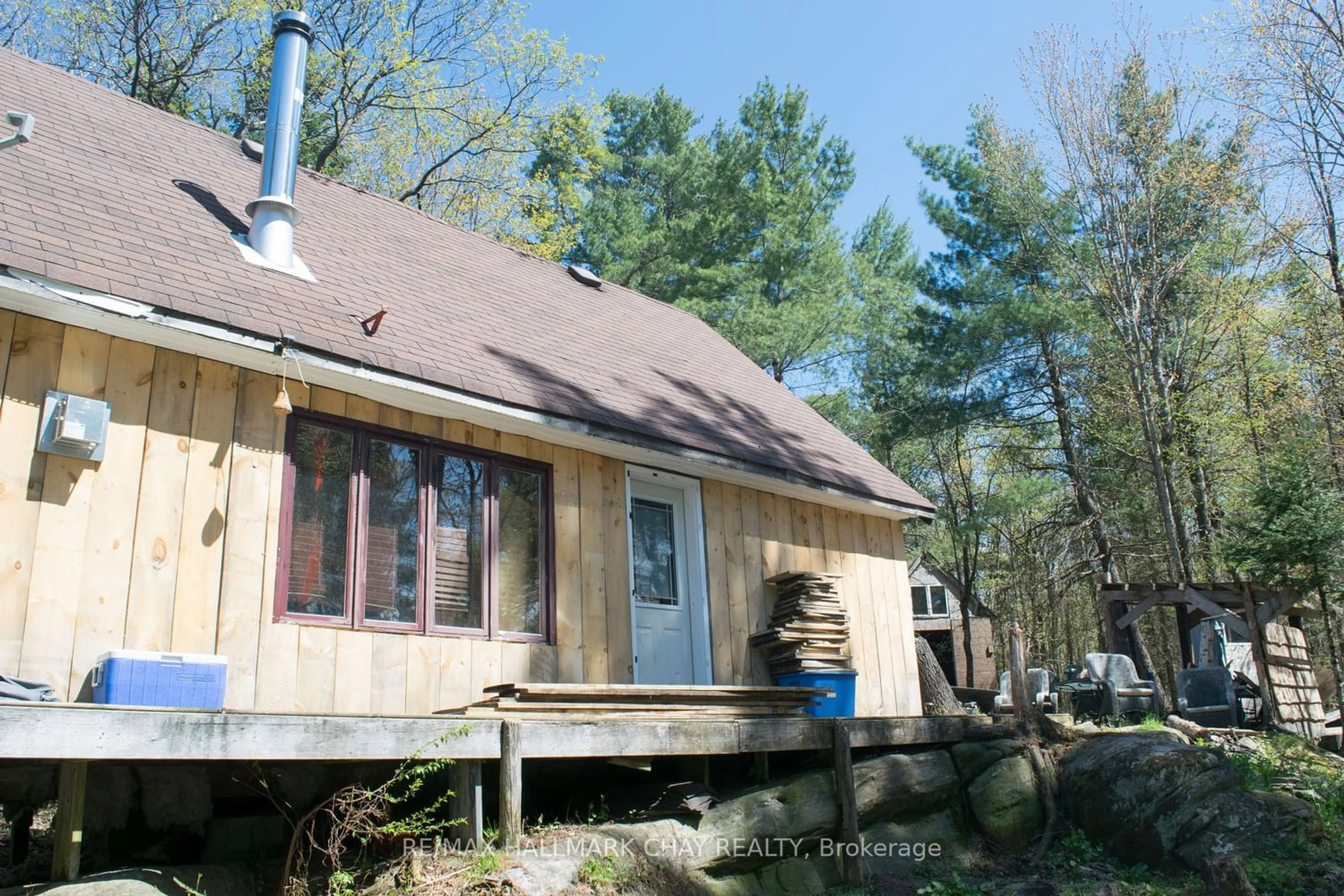 Cottage for 1800 Bear Cave Rd, Muskoka Lakes Ontario P0C 1J0