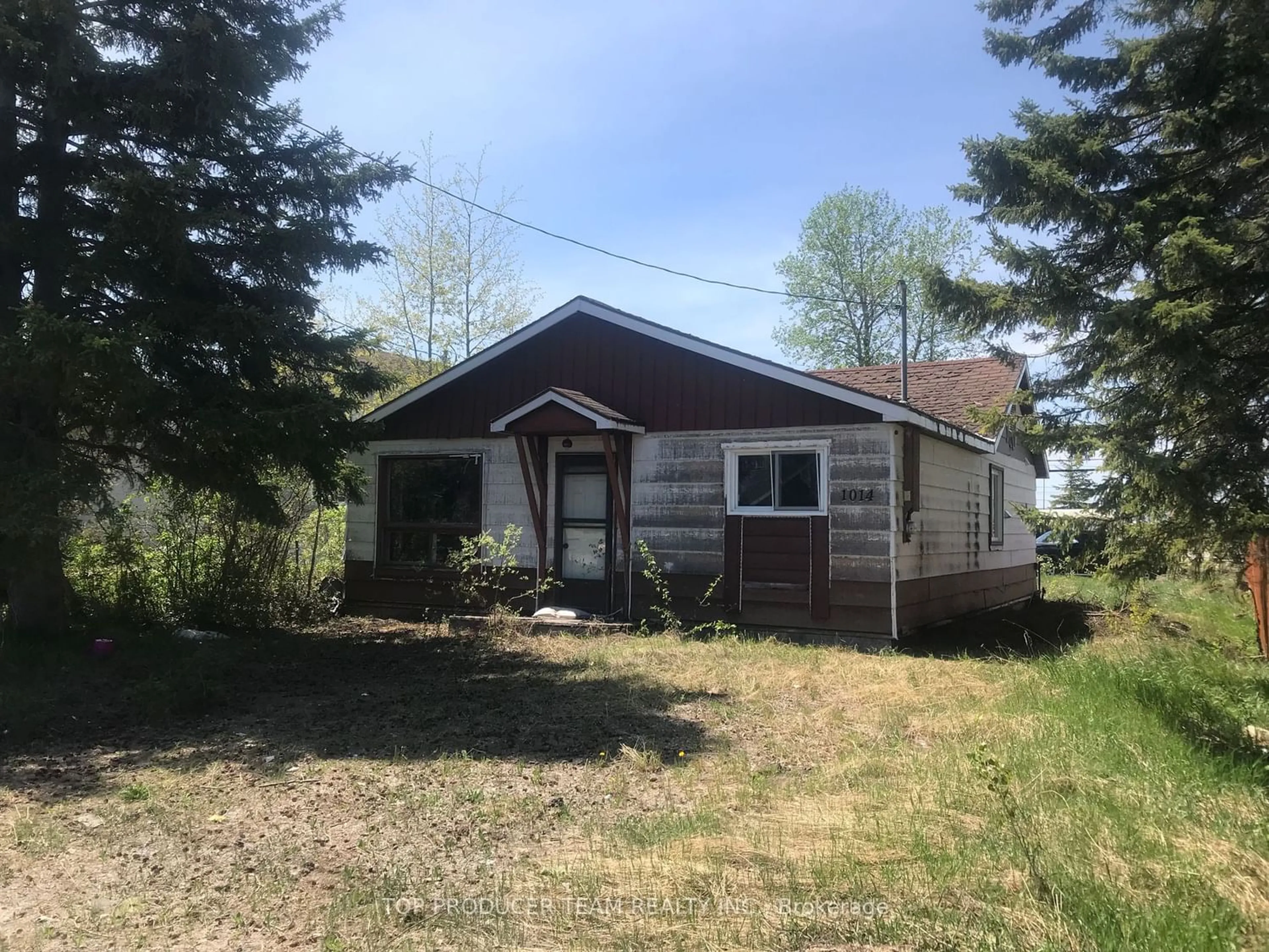 Cottage for 1014 First St, Greenstone Ontario P0T 1M0