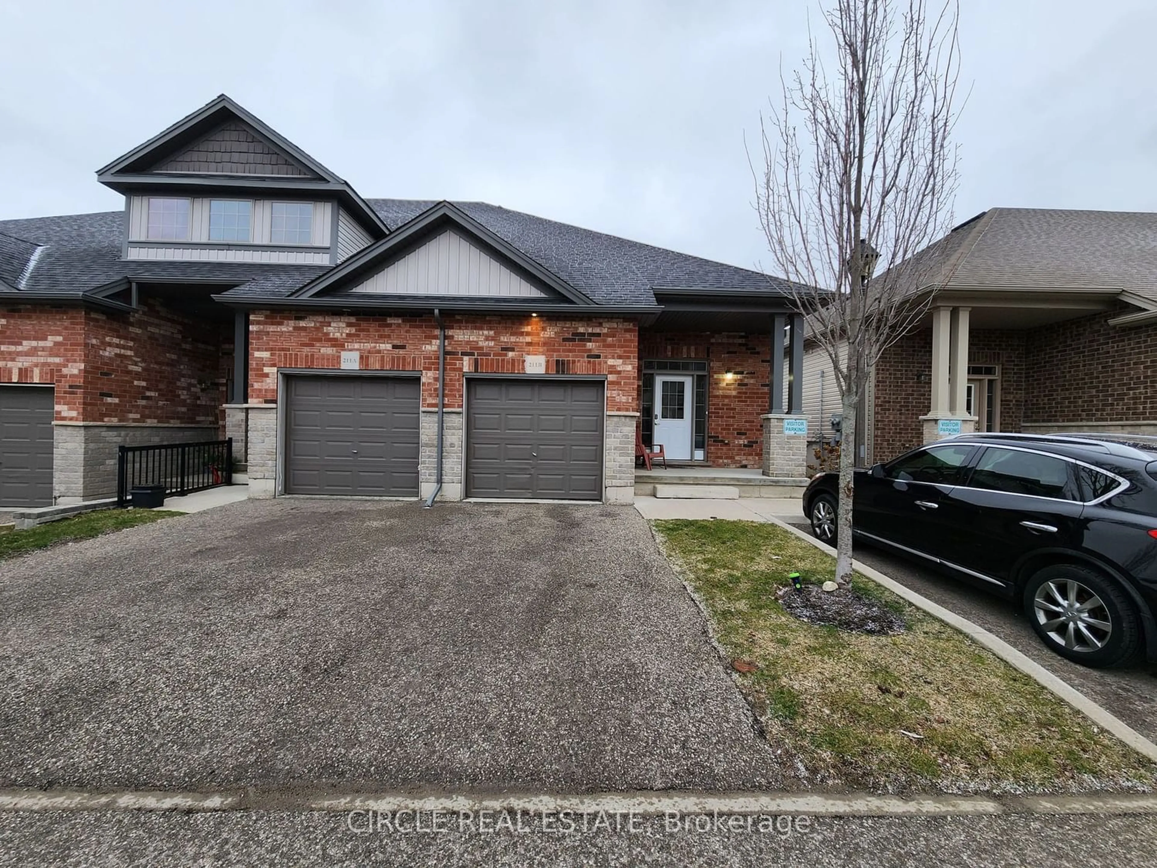 Frontside or backside of a home for 211 Rachel Cres #B, Kitchener Ontario N2R 0H7