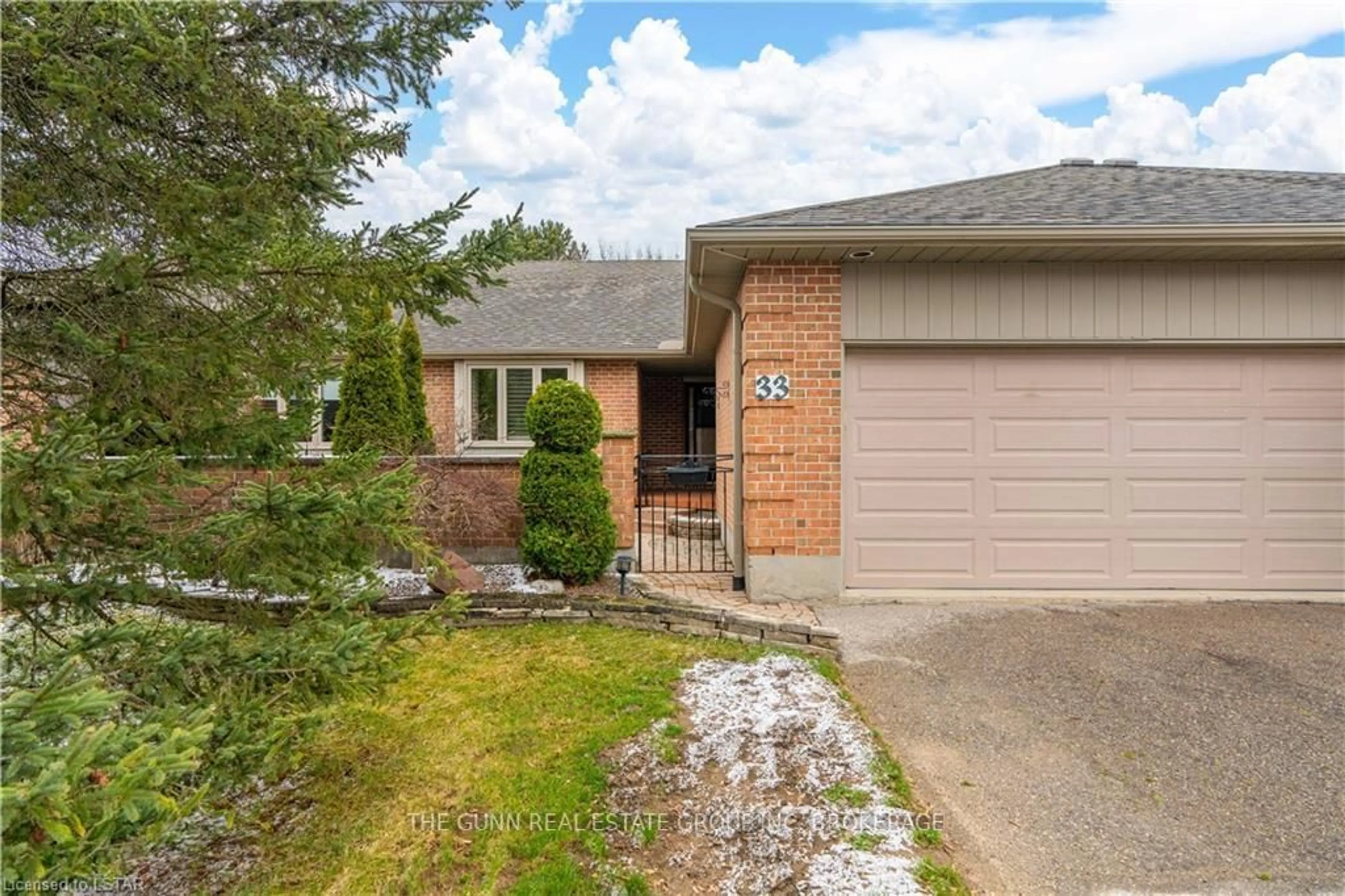 Frontside or backside of a home for 2 Cadeau Terr #33, London Ontario N6K 4G4