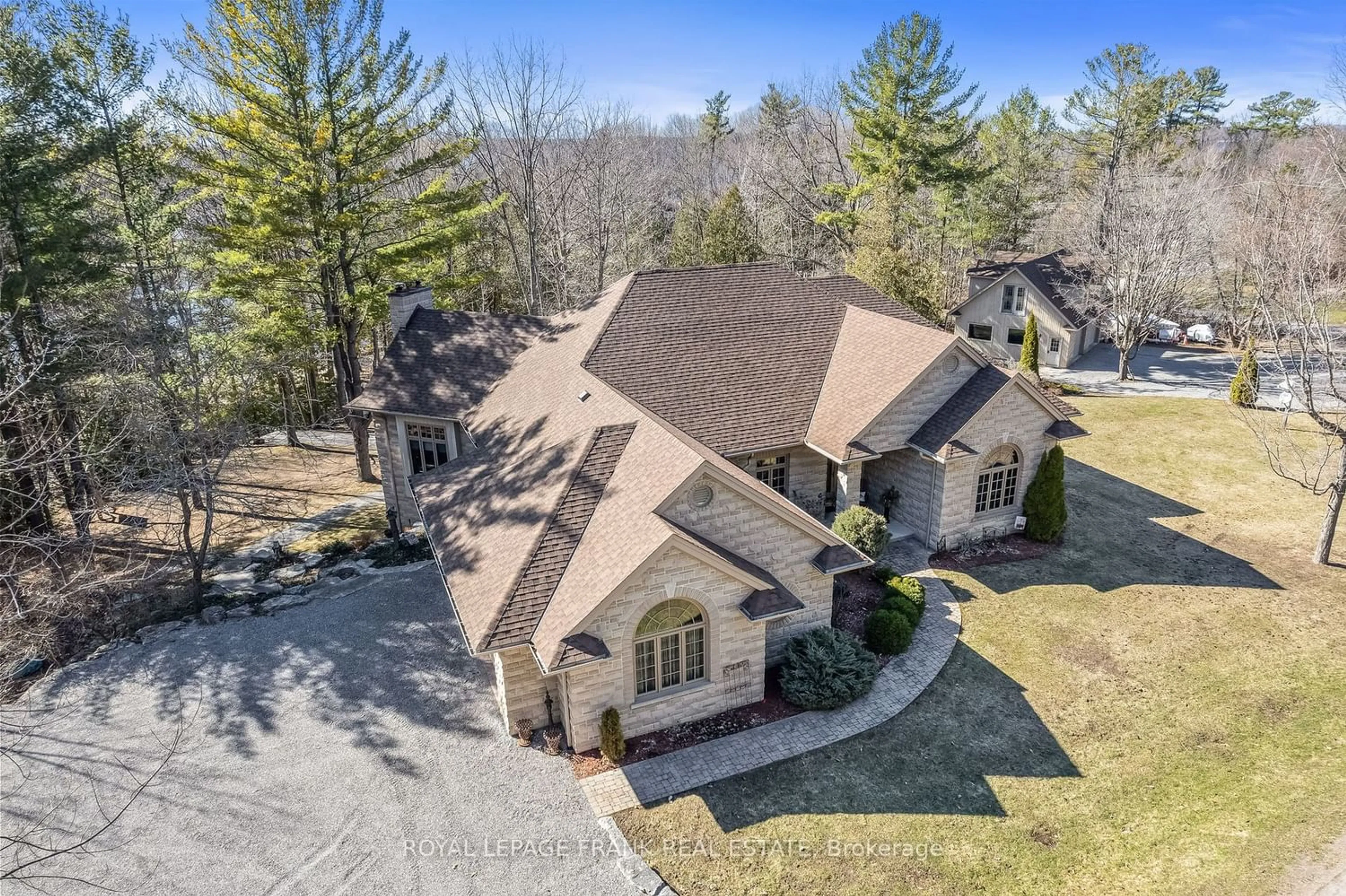 Frontside or backside of a home for 229 Louisa St, Kawartha Lakes Ontario K0M 1N0