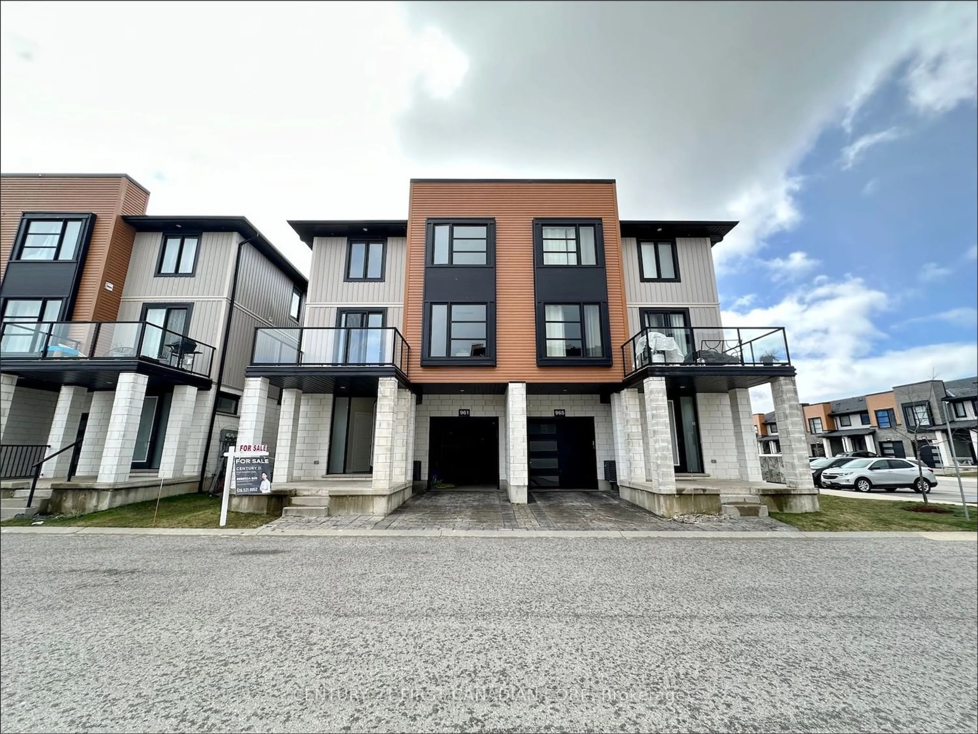 A pic from exterior of the house or condo for 961 Manhattan Way #961, London Ontario N6H 5J9