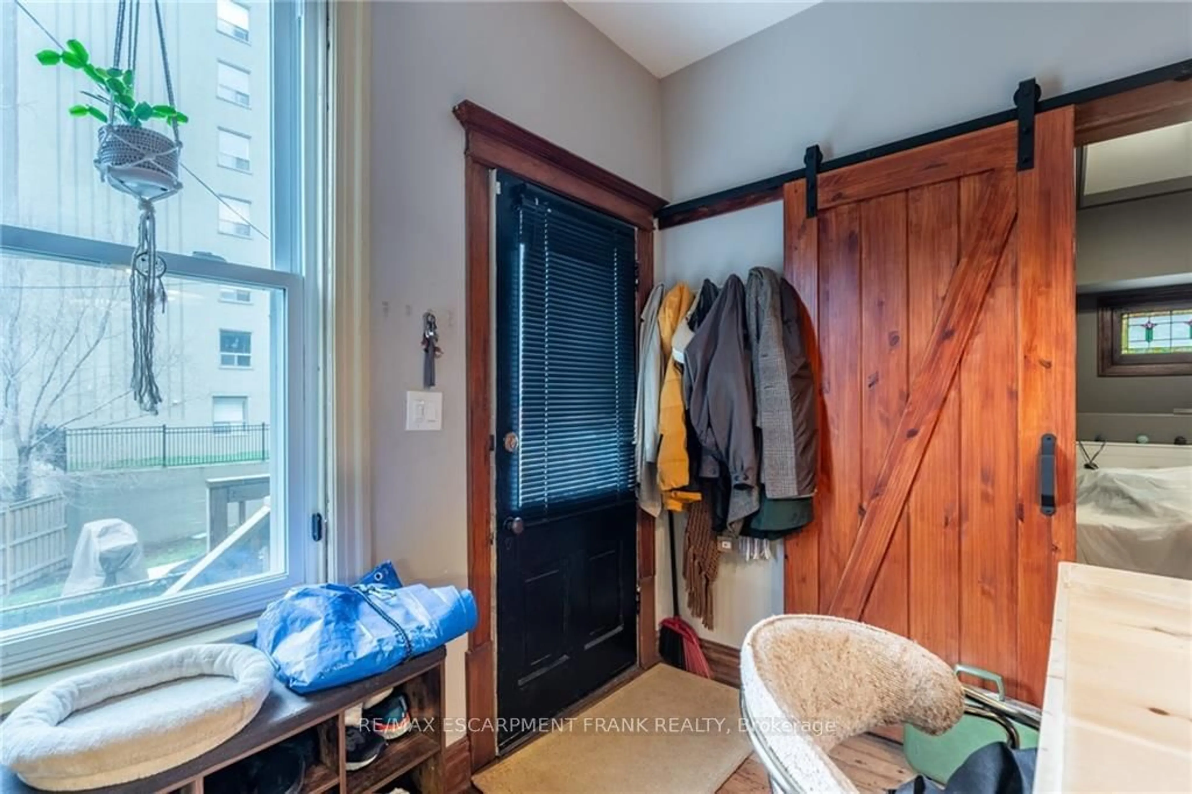 Indoor entryway for 120 Hess St, Hamilton Ontario L8P 3N6