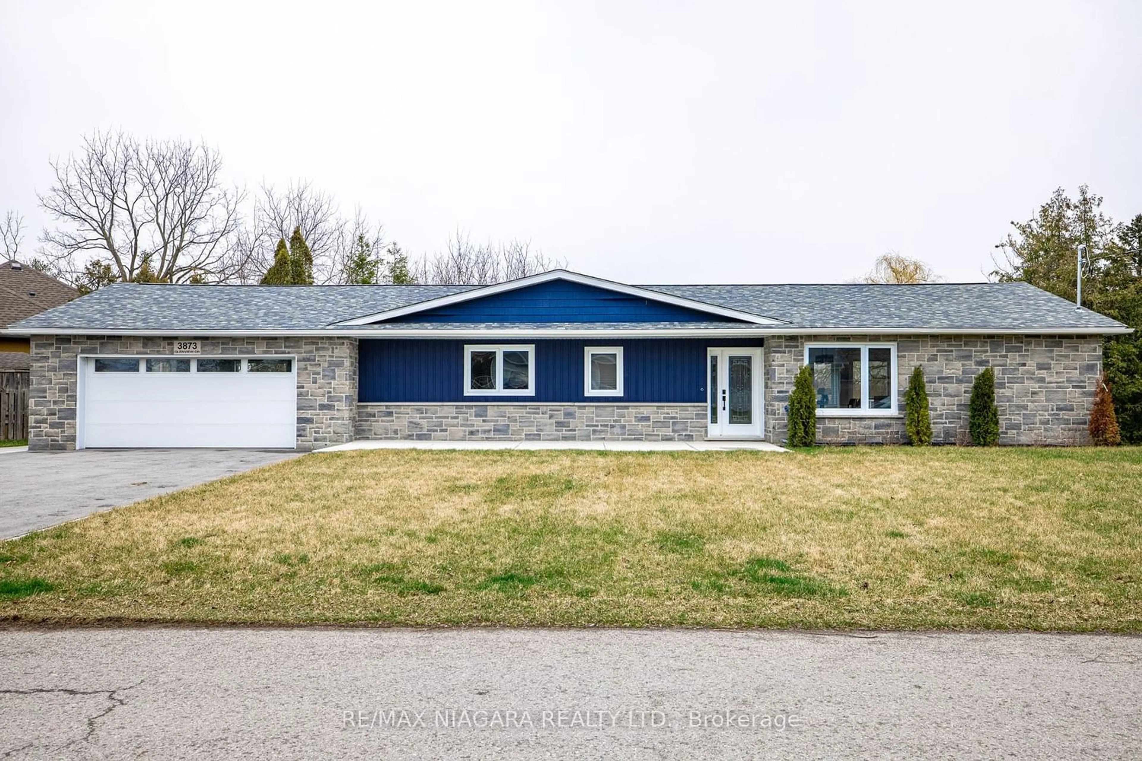 Frontside or backside of a home for 3873 Glenview Dr, Lincoln Ontario L0R 2C0