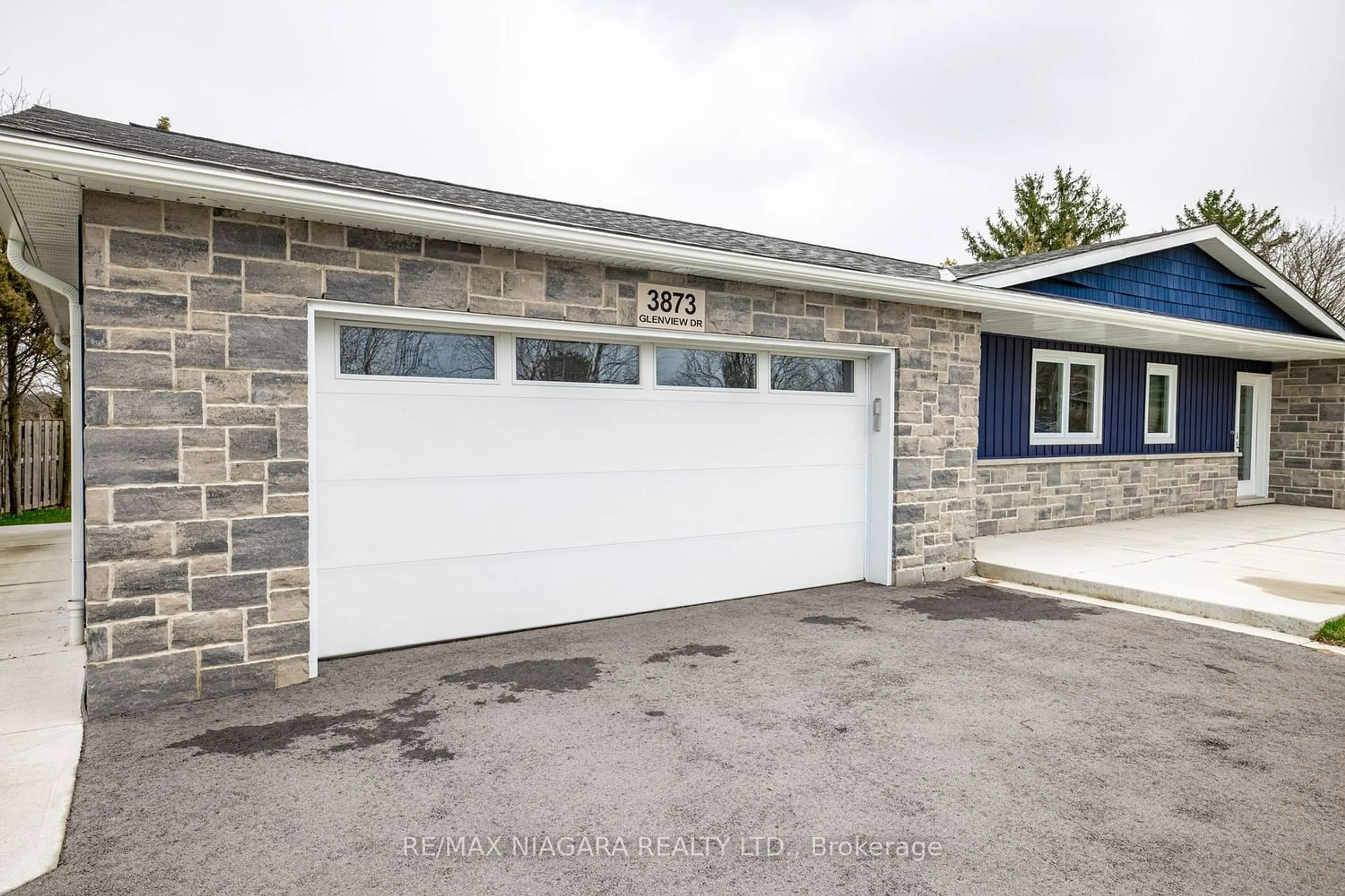 Indoor garage for 3873 Glenview Dr, Lincoln Ontario L0R 2C0