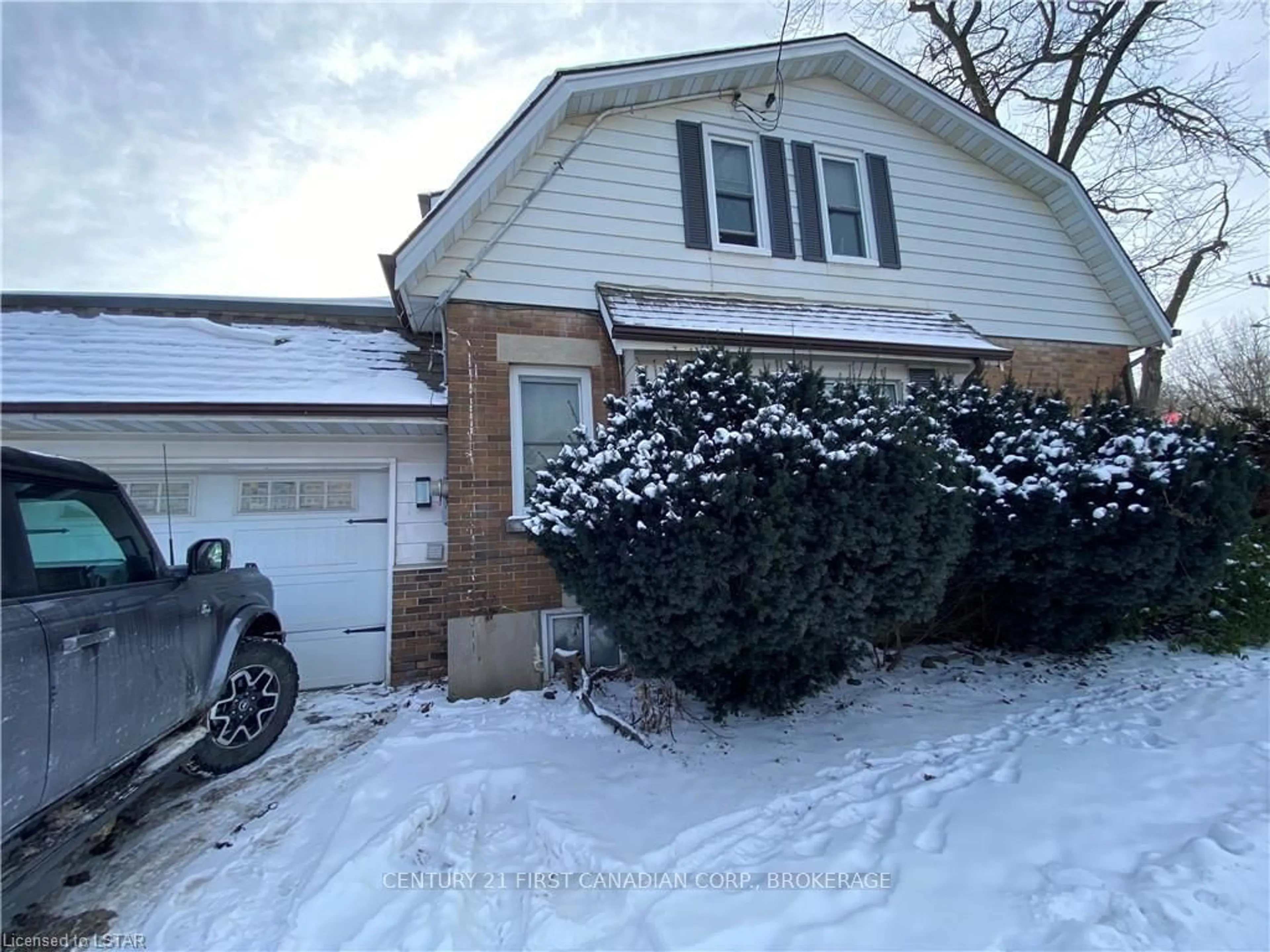 Frontside or backside of a home for 764 Quebec St, London Ontario N5Y 1X2