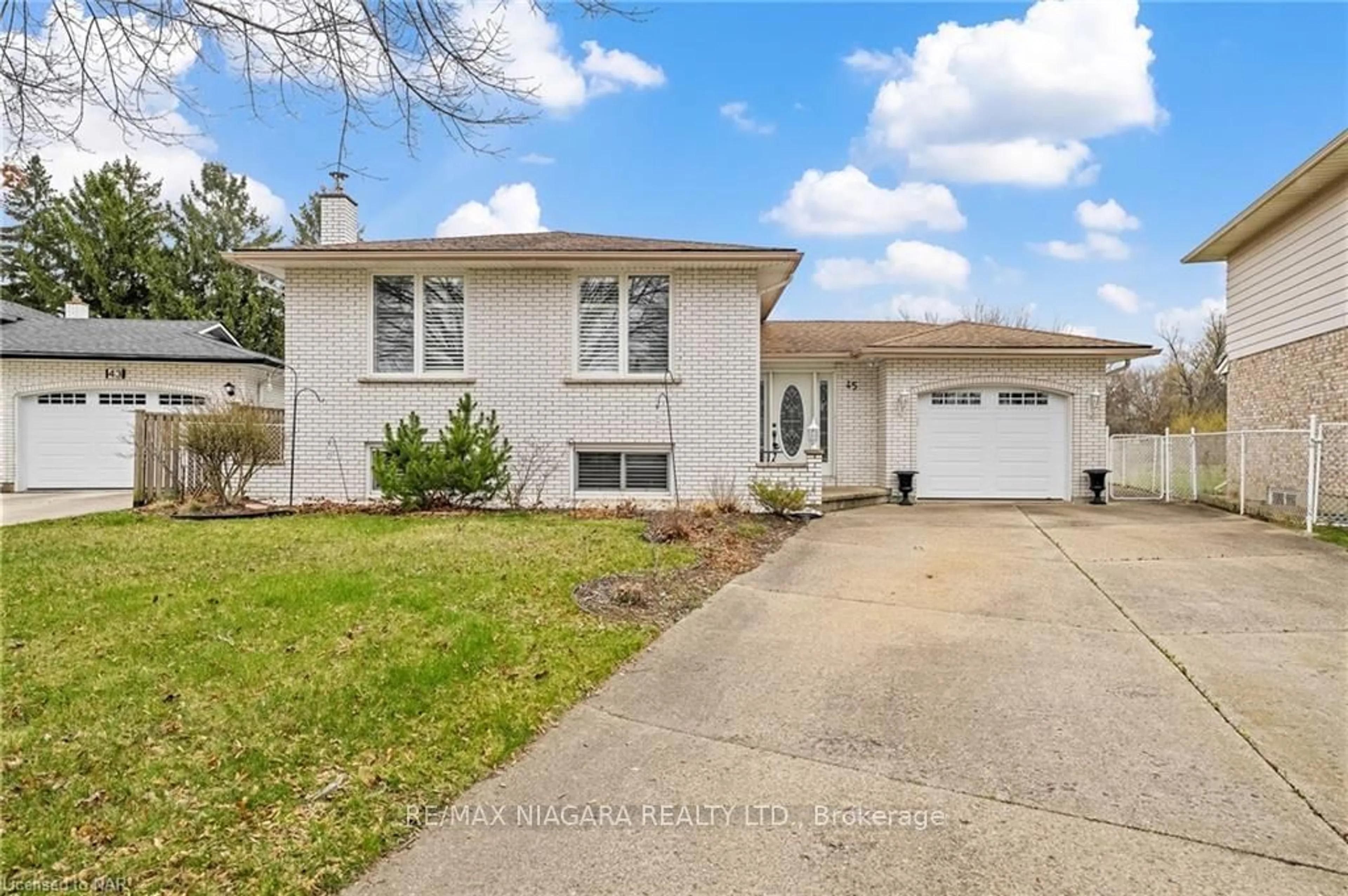 Frontside or backside of a home for 45 Meadowbrook Cres, St. Catharines Ontario L2M 7G8