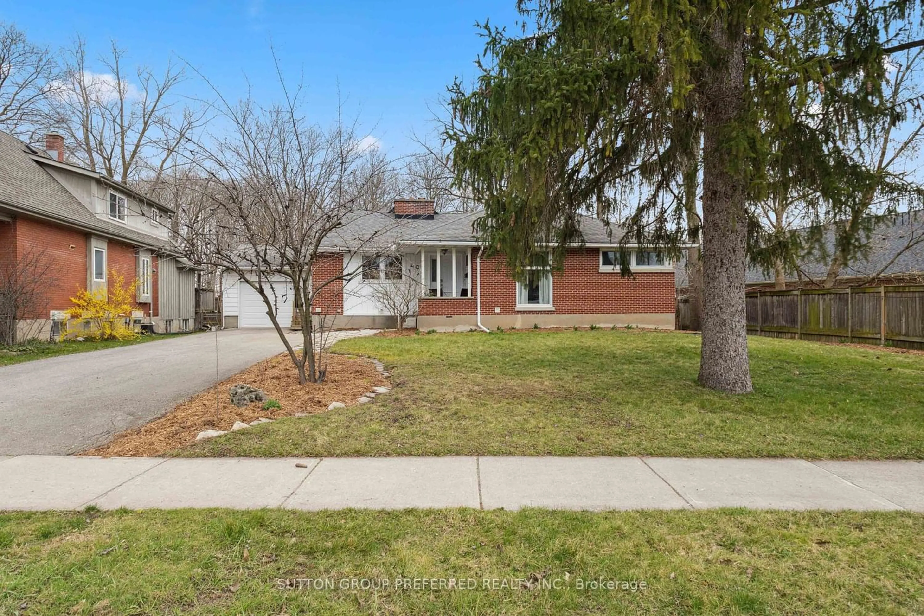 Frontside or backside of a home for 49 Woodward Ave, London Ontario N6H 2G6