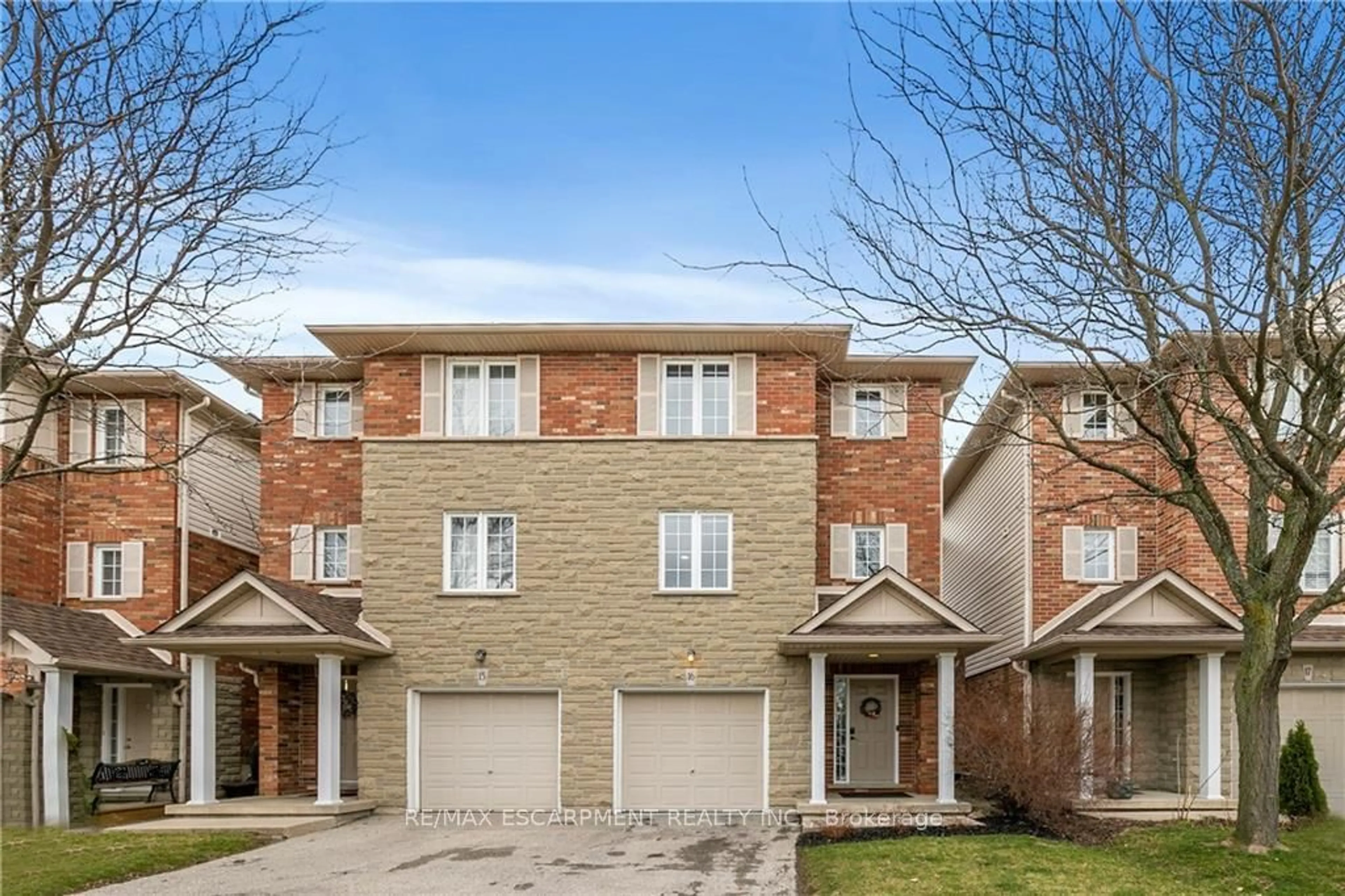 A pic from exterior of the house or condo for 876 Golf Links Rd #16, Hamilton Ontario L9K 1M7