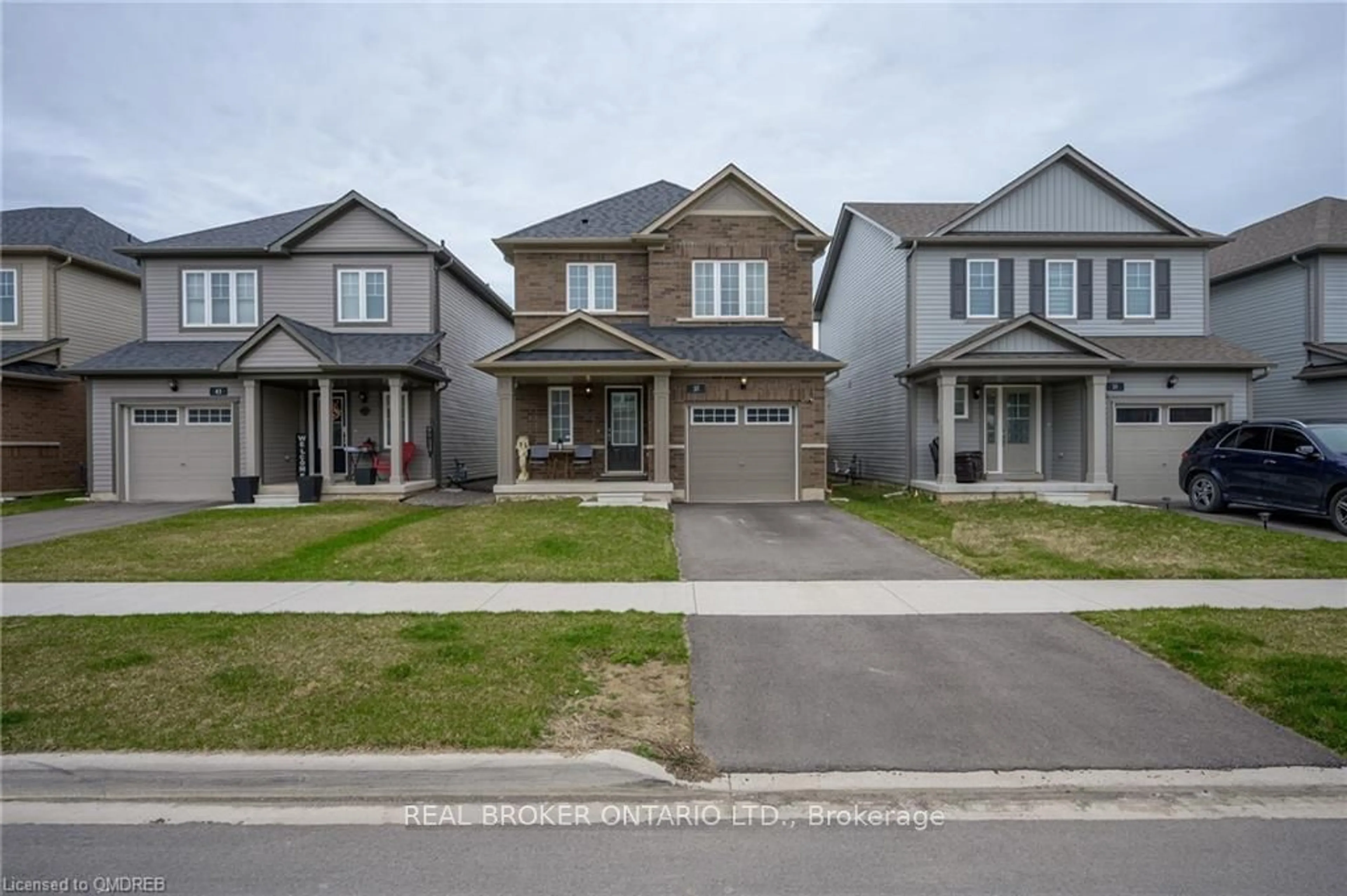 Frontside or backside of a home for 37 Cottonwood Cres, Welland Ontario L3B 0J4