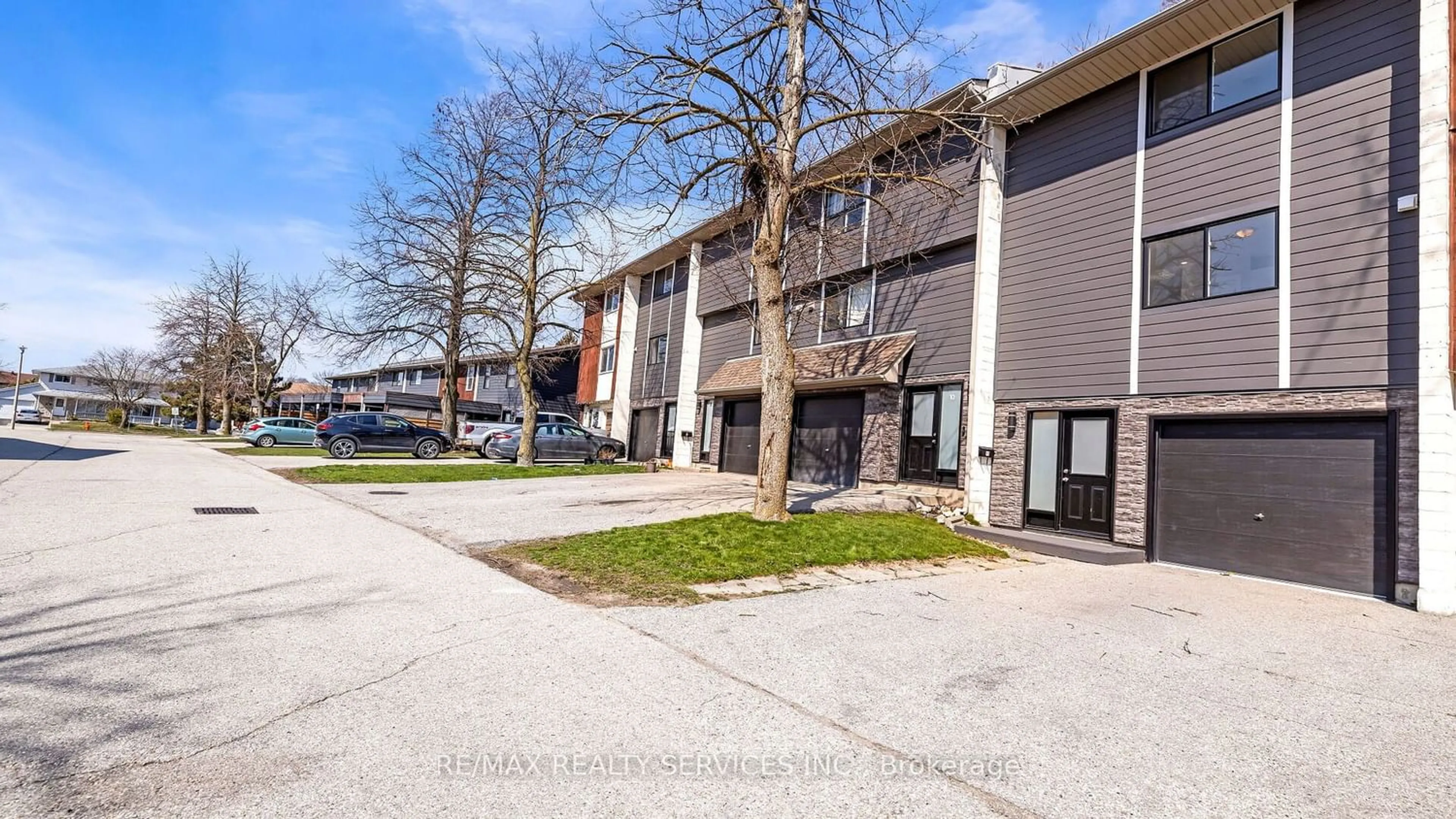 A pic from exterior of the house or condo for 135 Chalmers St #11, Cambridge Ontario N1R 6M2
