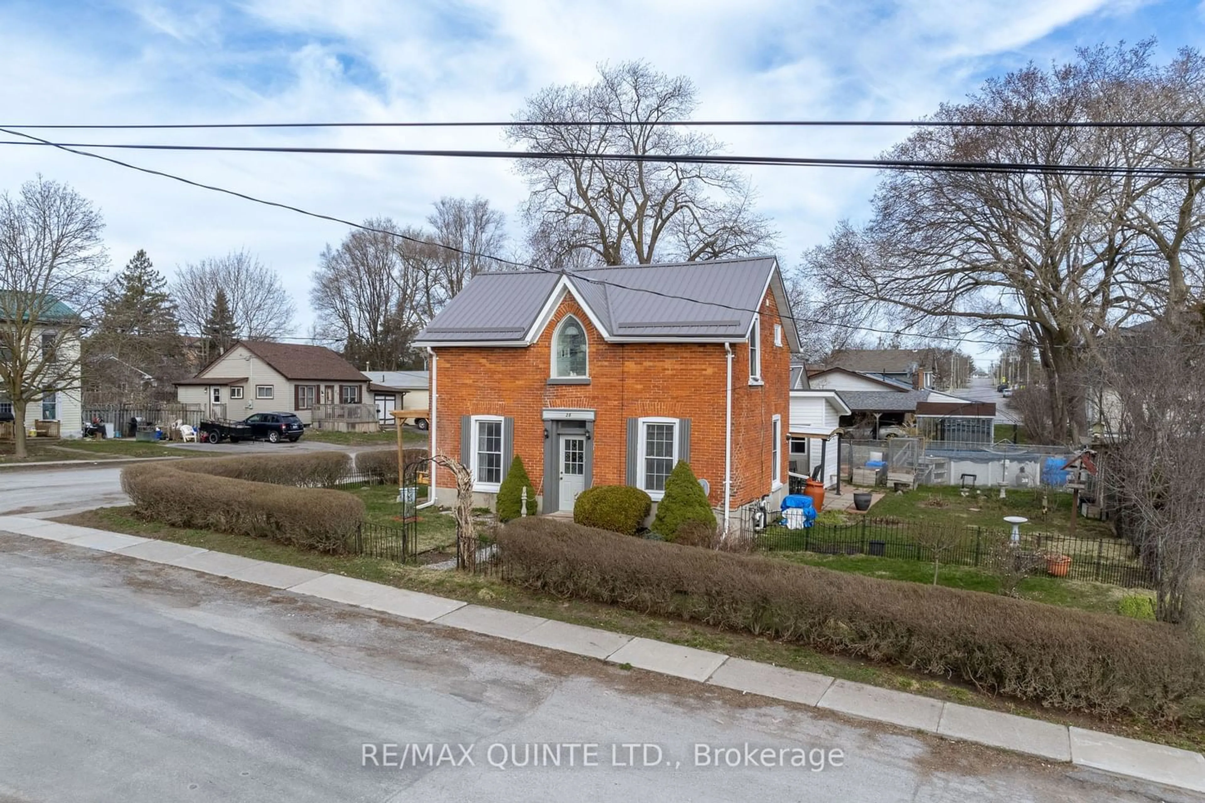 Frontside or backside of a home for 28 Olive St, Belleville Ontario K8P 2A4