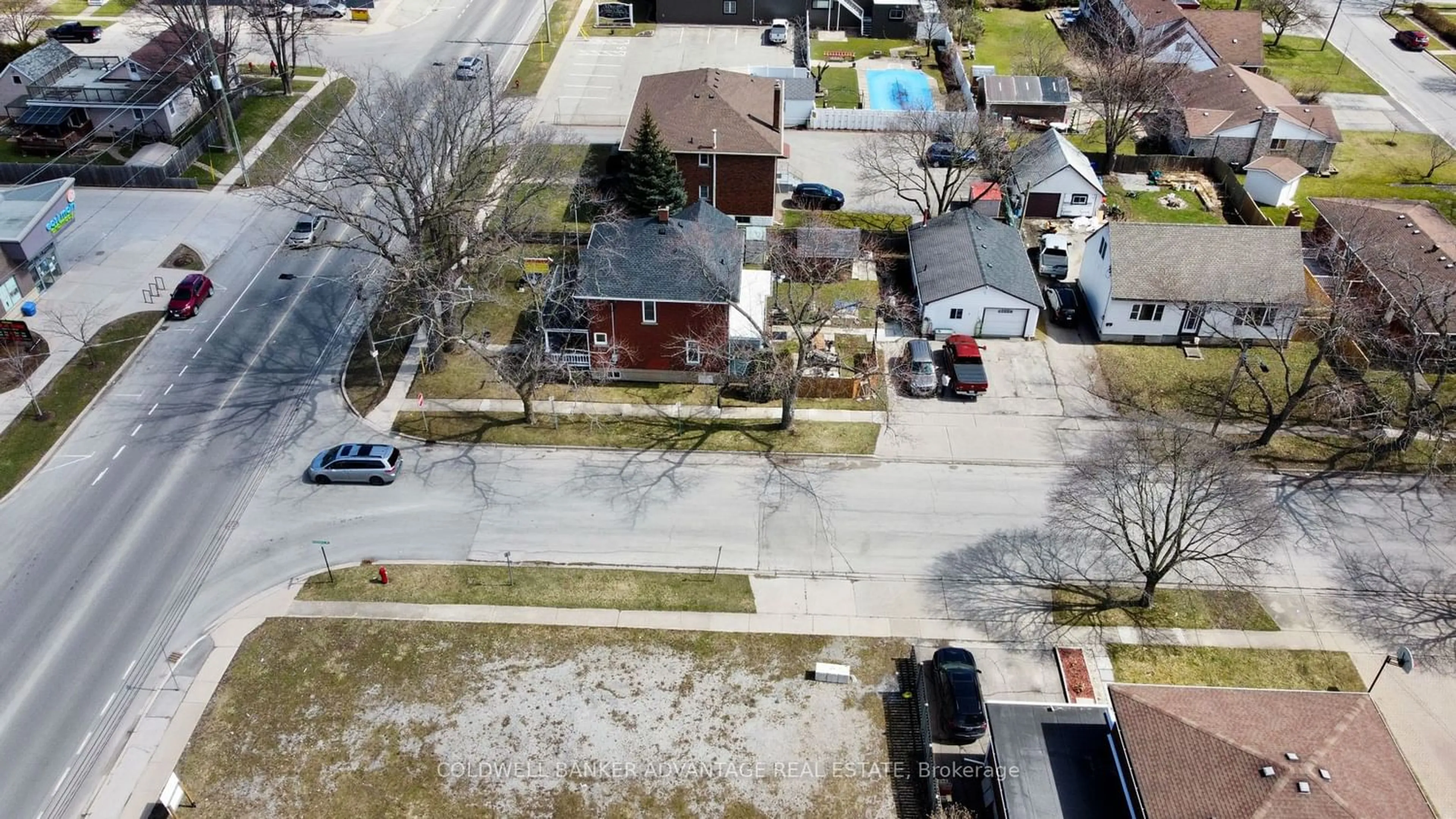 Street view for 819 East Main St, Welland Ontario L3B 3Y8