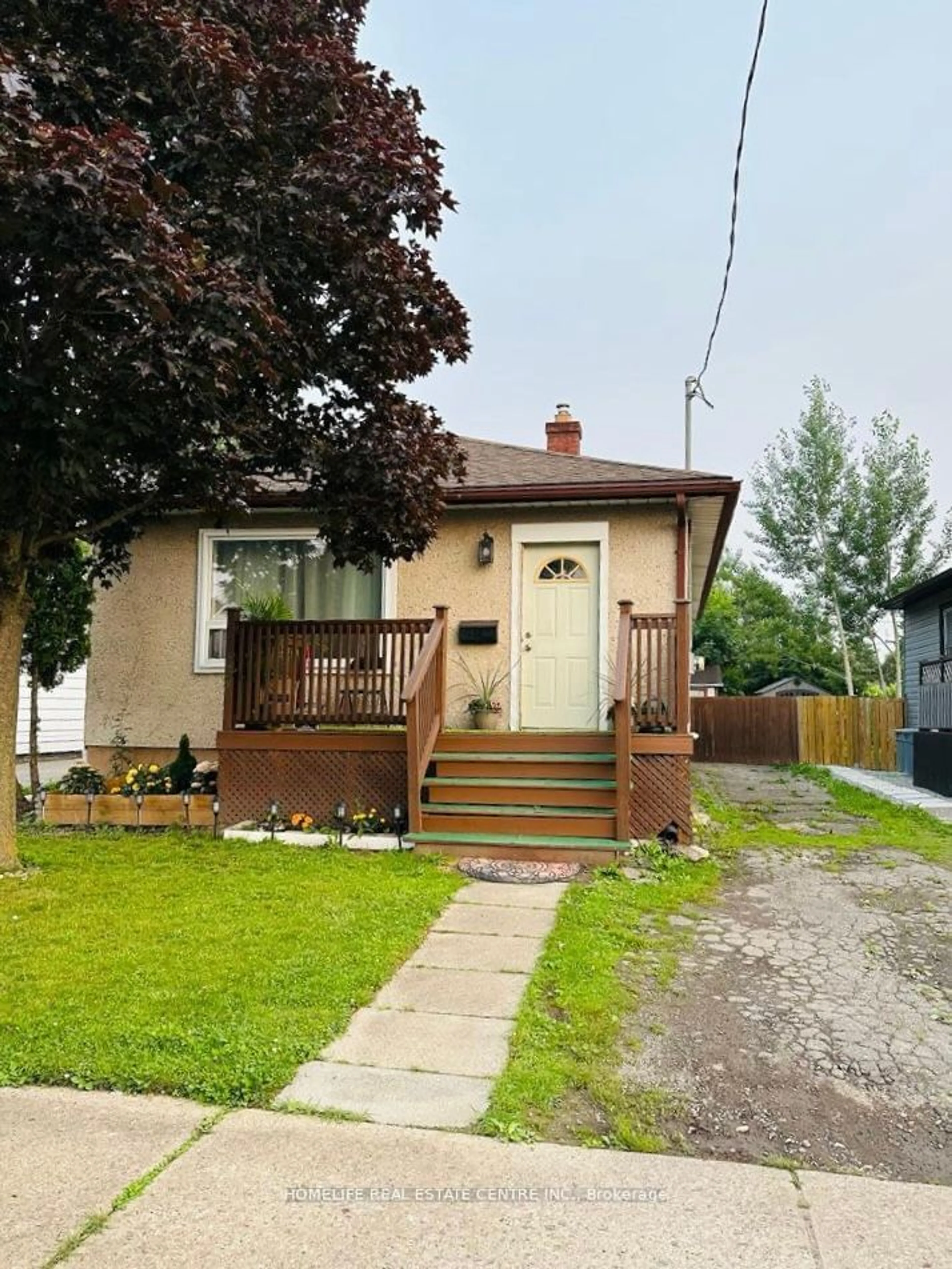 Frontside or backside of a home for 10 Parkwood Dr, St. Catharines Ontario L2P 1H2