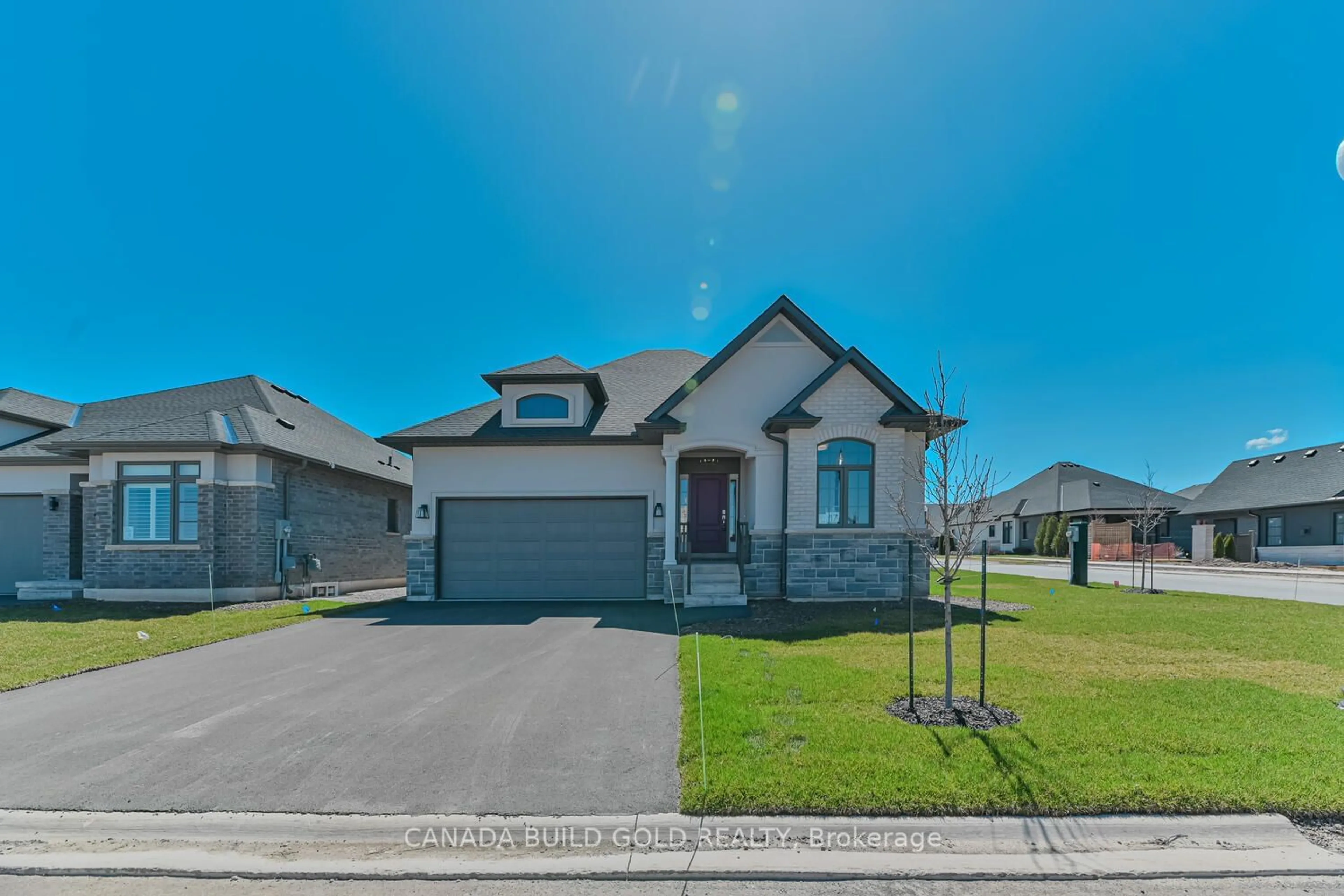 Frontside or backside of a home for 524 Old Course Tr, Welland Ontario L3B 0L8
