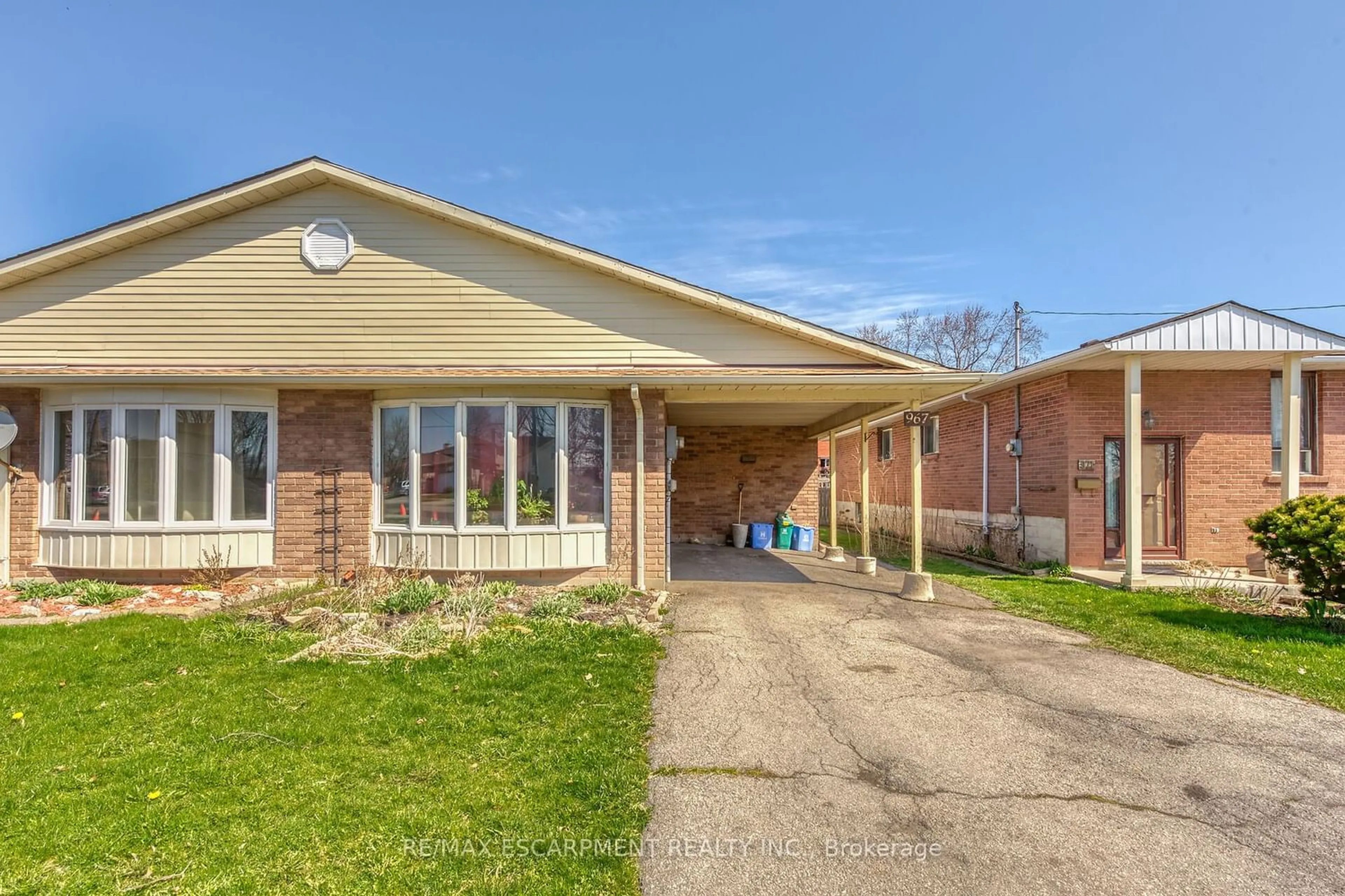 Frontside or backside of a home for 967 Stone Church Rd, Hamilton Ontario L8W 1B2