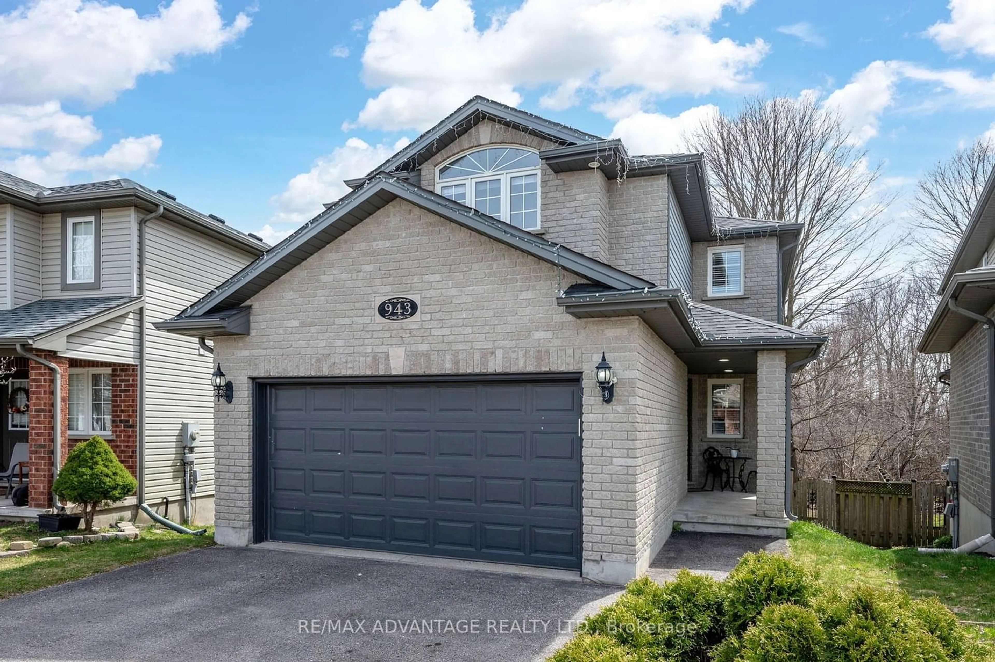 Frontside or backside of a home for 943 Blythwood Rd, London Ontario N6H 5W1