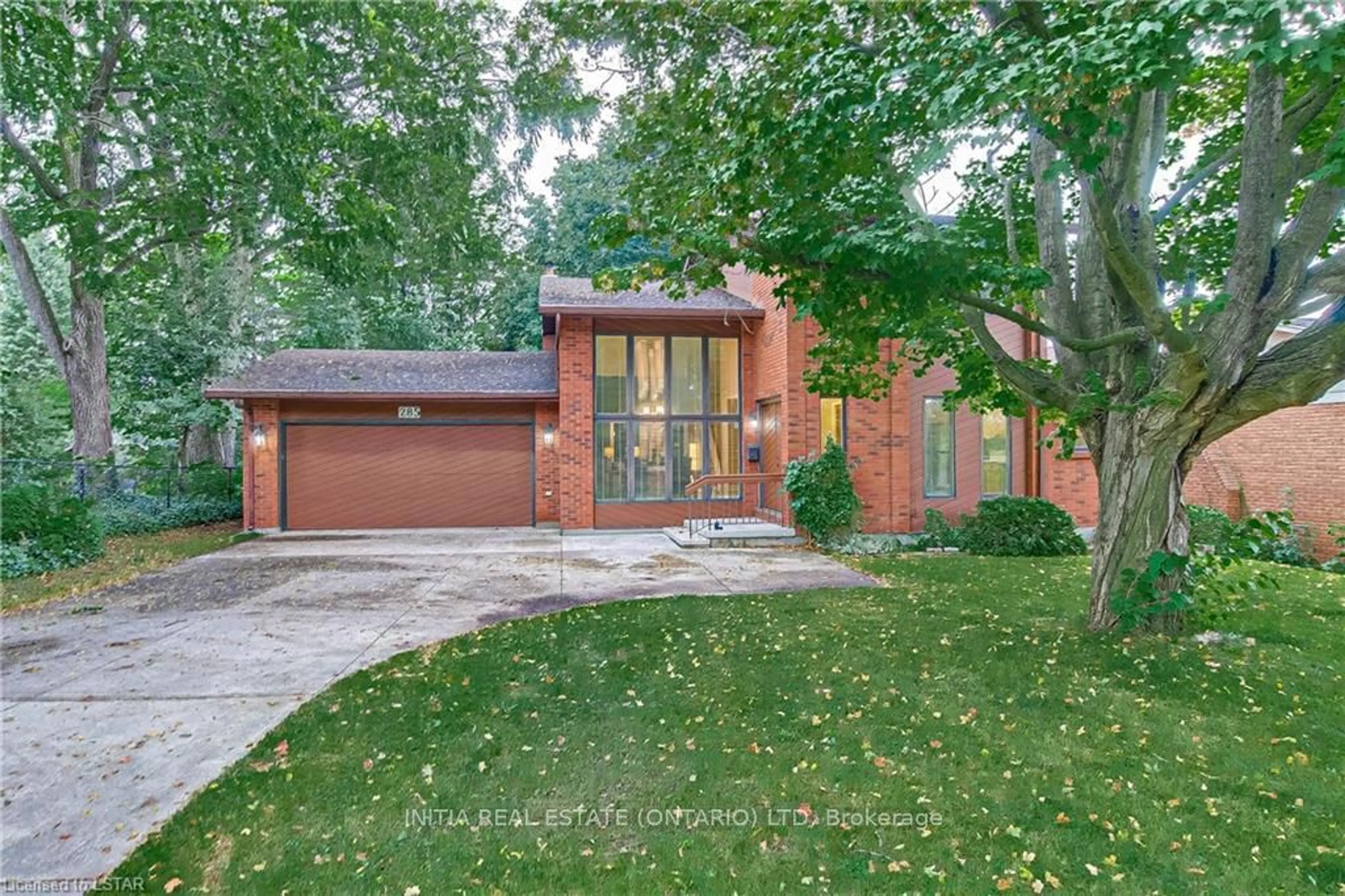 Home with brick exterior material for 285 Riverside Dr, London Ontario N6H 1G1