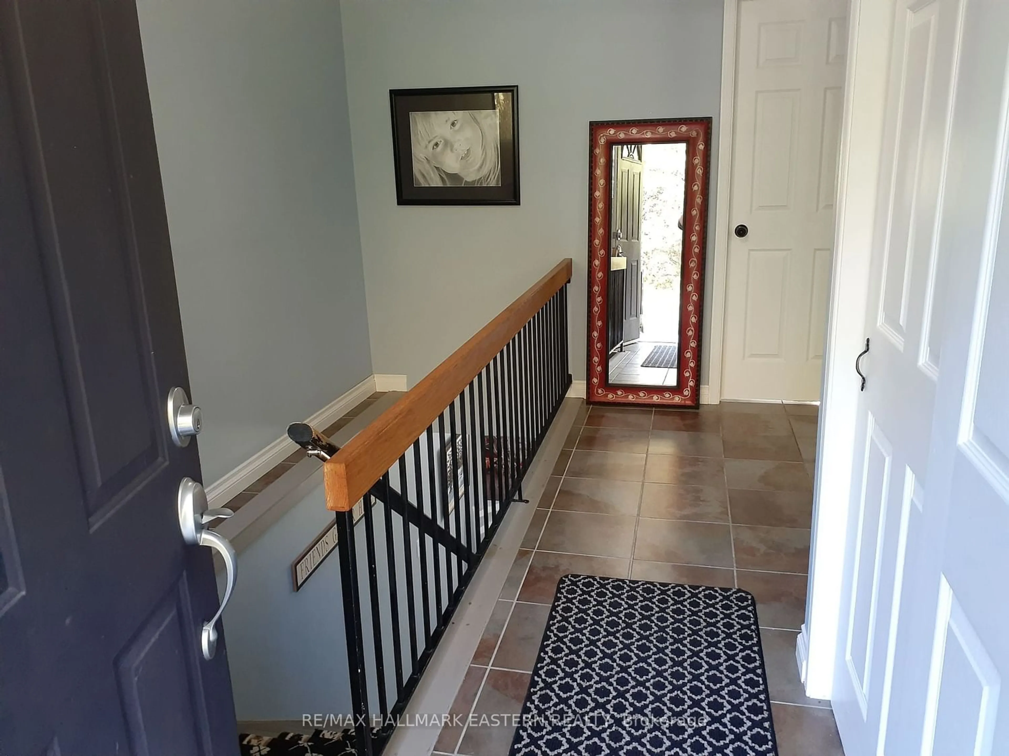 Indoor foyer for 10 Hill Dr, Galway-Cavendish and Harvey Ontario K0L 1J0