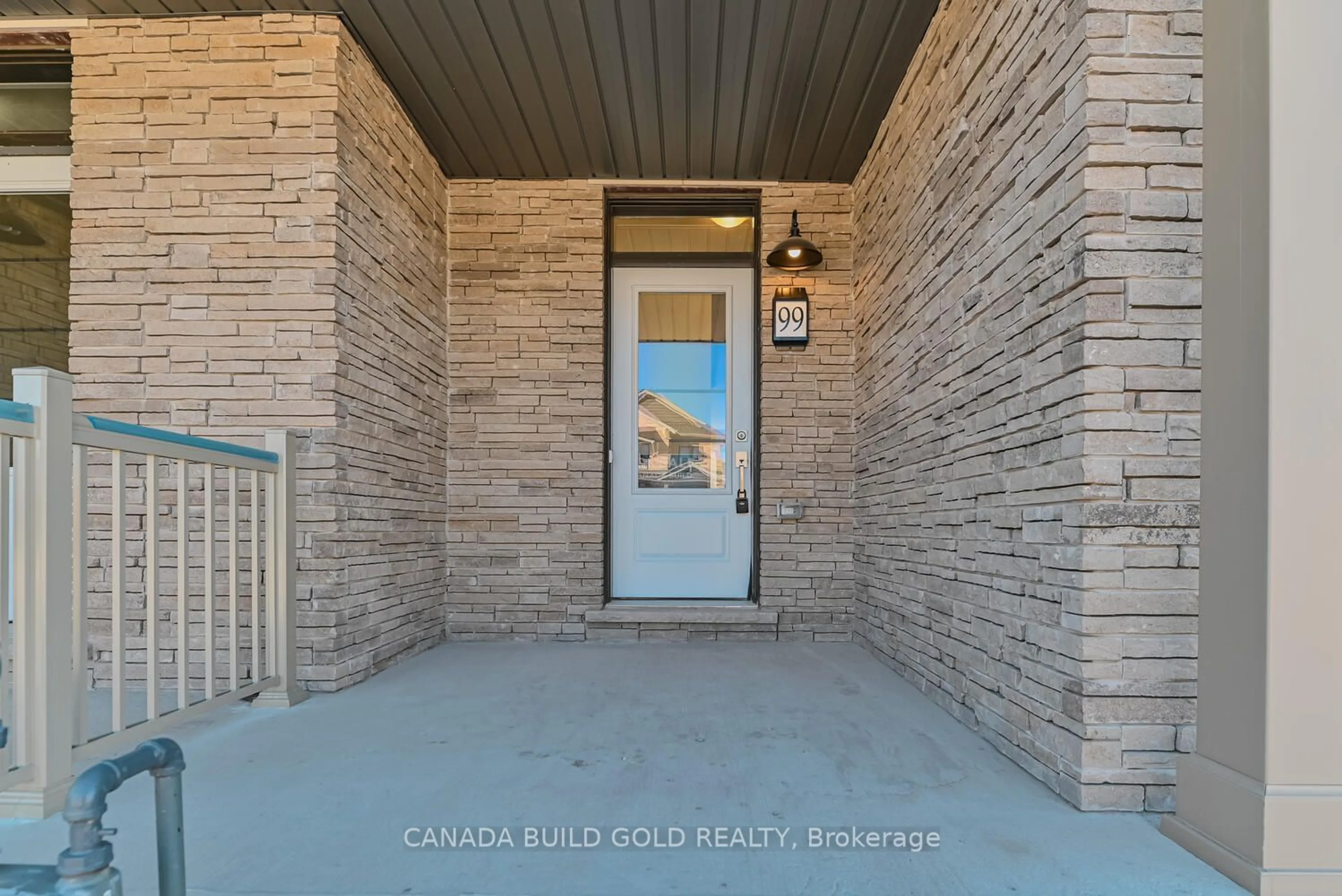 Indoor entryway for 99 Keelson St, Welland Ontario L3B 5K5