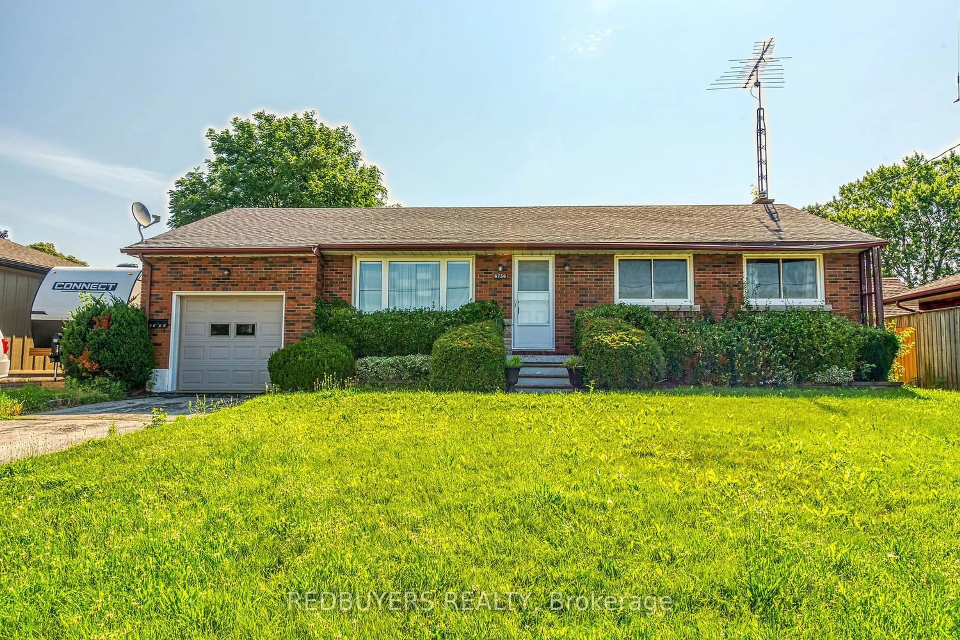 Frontside or backside of a home for 6756 Heximer Ave, Niagara Falls Ontario L2G 4S9