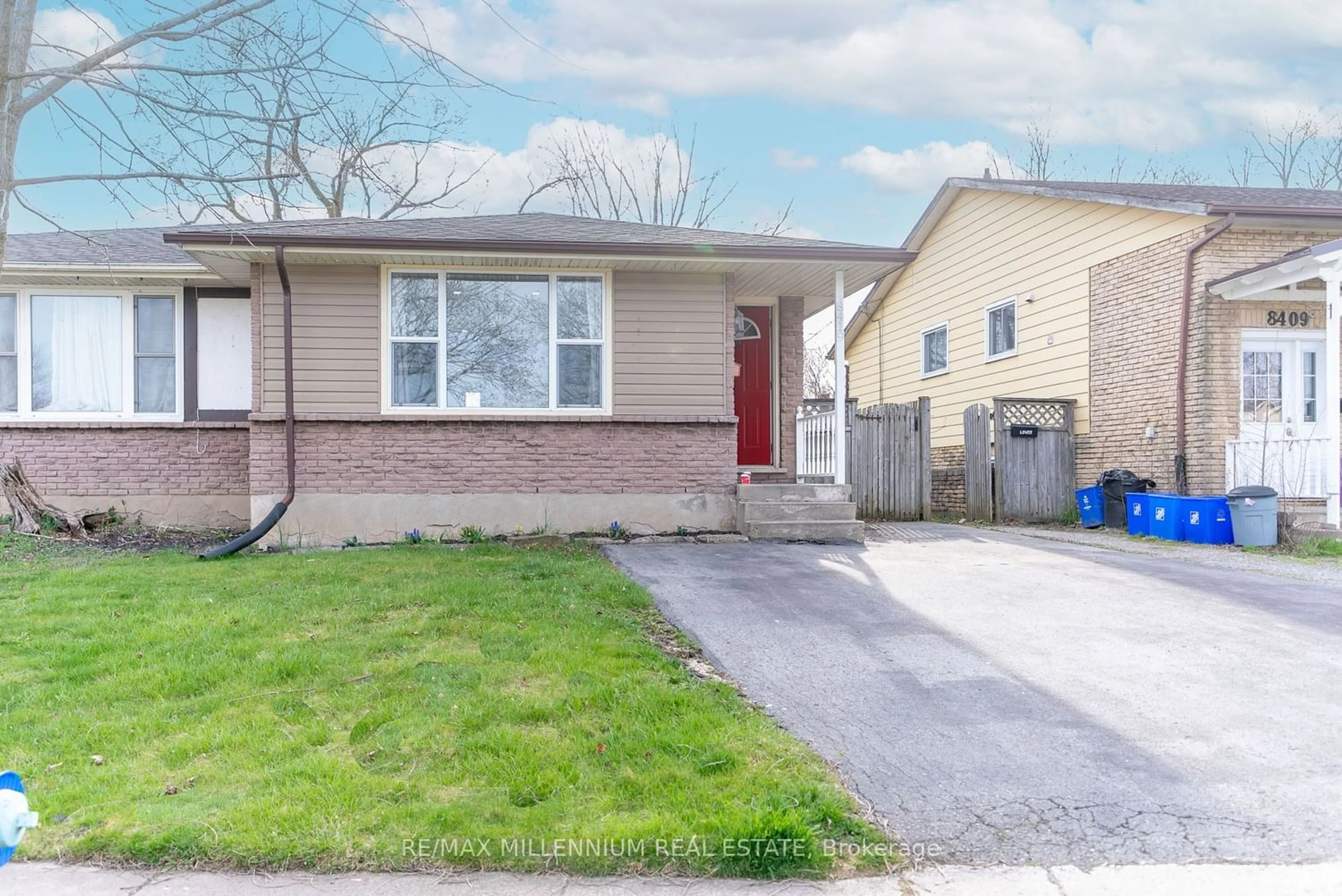 Frontside or backside of a home for 8419 Lamont Ave, Niagara Falls Ontario L2G 7L4