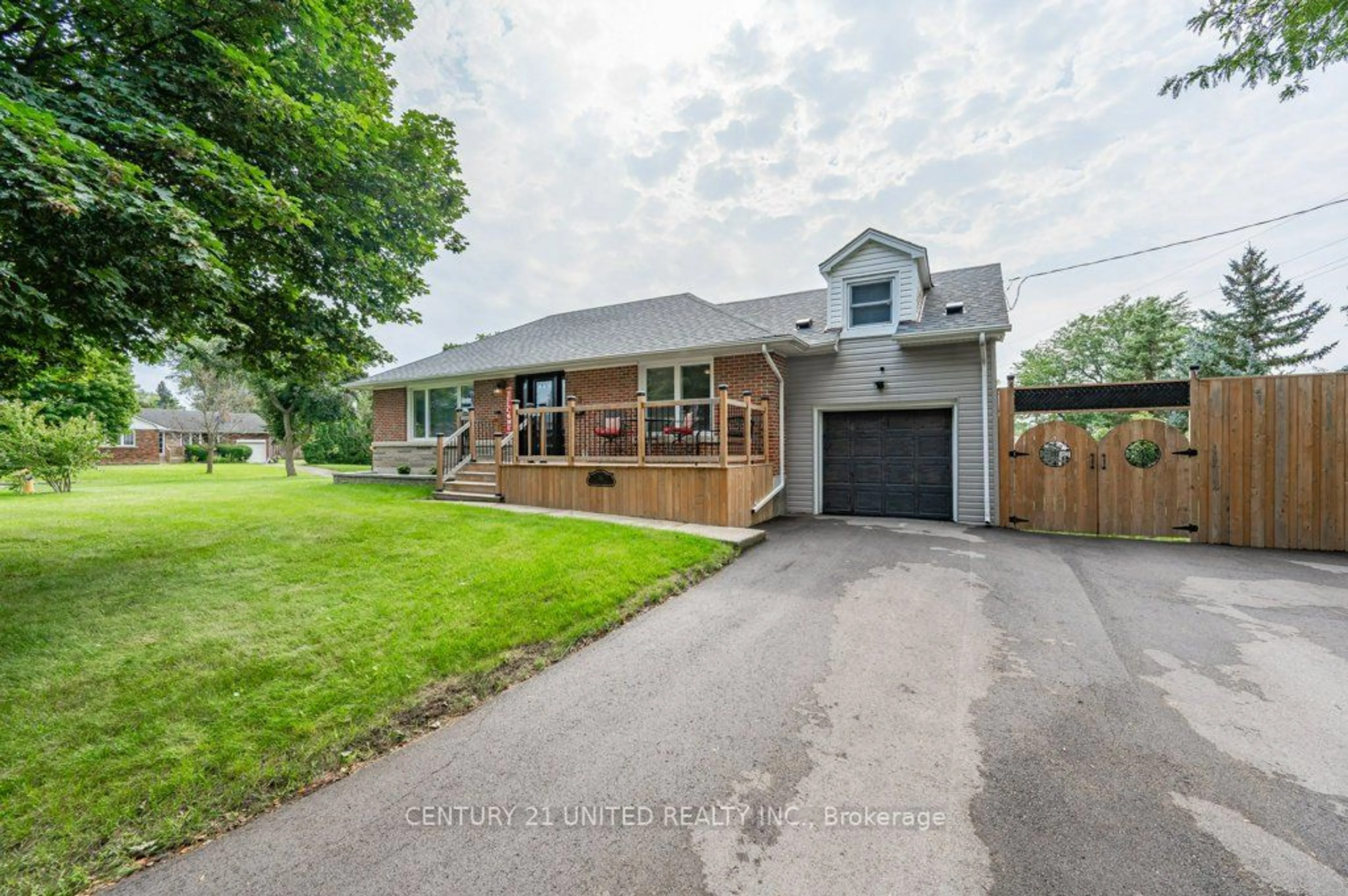 Frontside or backside of a home for 28 Masterson Dr, St. Catharines Ontario L2T 3P3