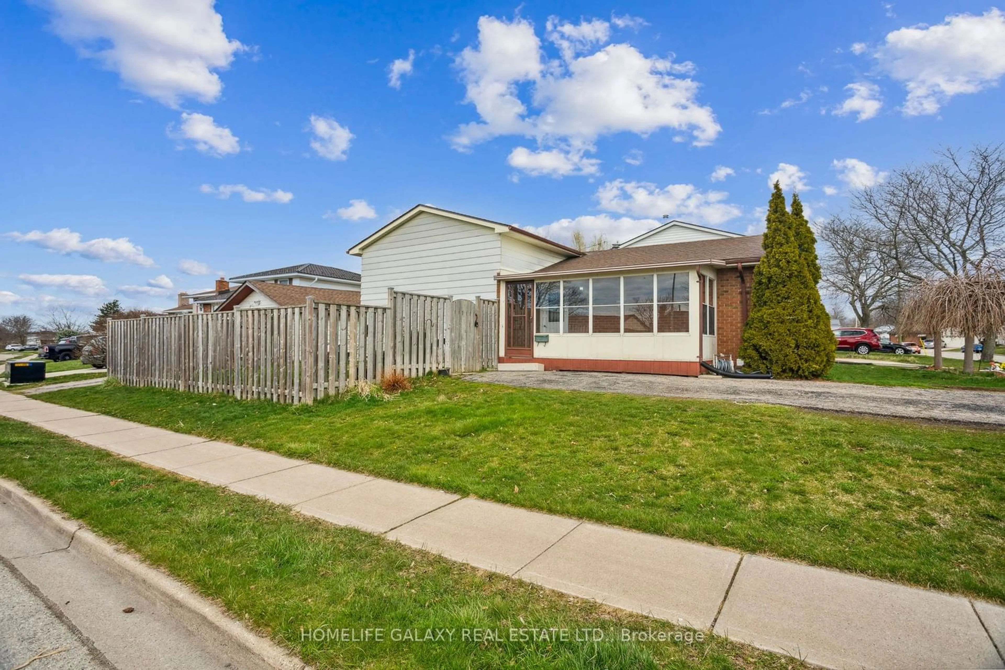 Frontside or backside of a home for 43 Dyer St, St. Thomas Ontario N5R 5K2