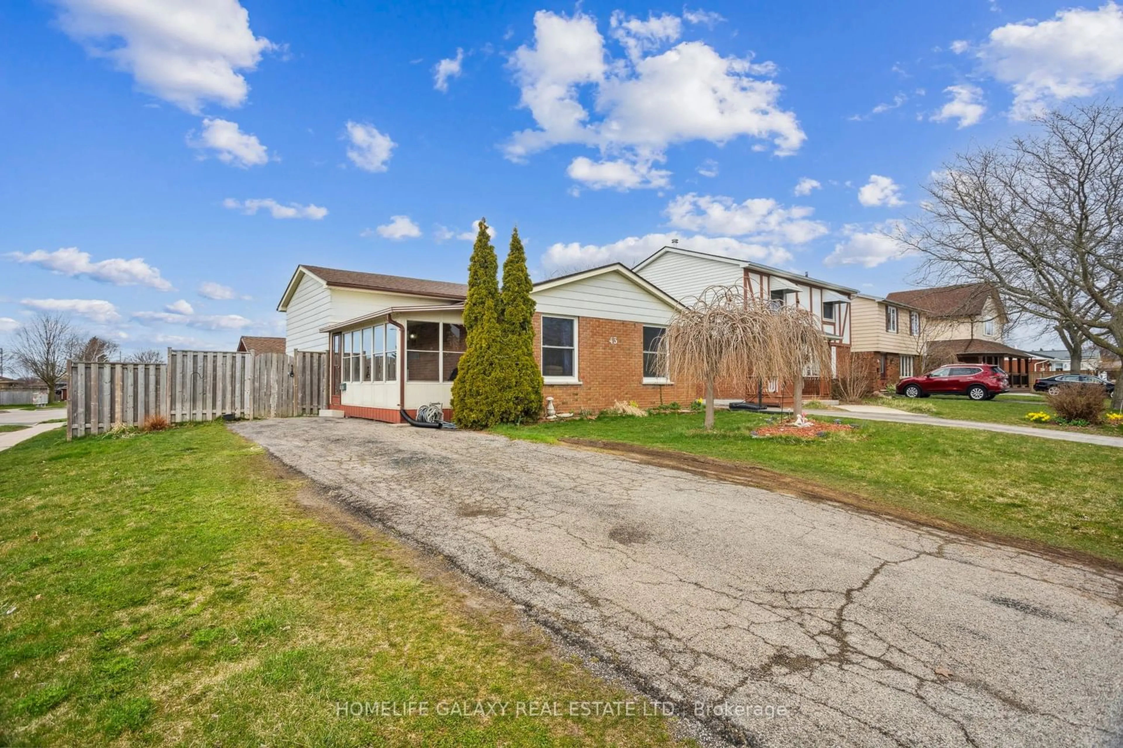 Frontside or backside of a home for 43 Dyer St, St. Thomas Ontario N5R 5K2