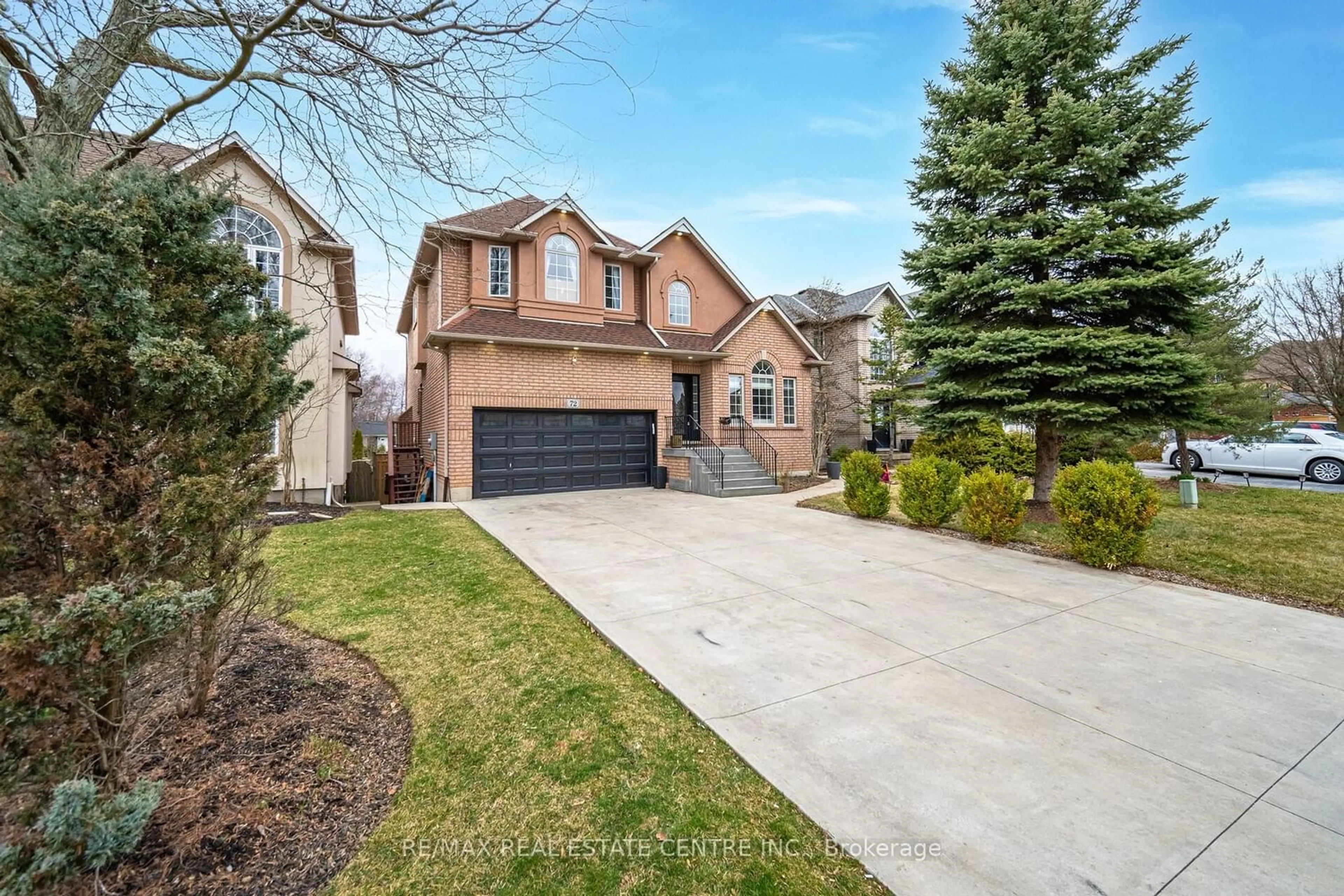 Frontside or backside of a home for 72 Southcreek Dr, Hamilton Ontario L9K 1M2