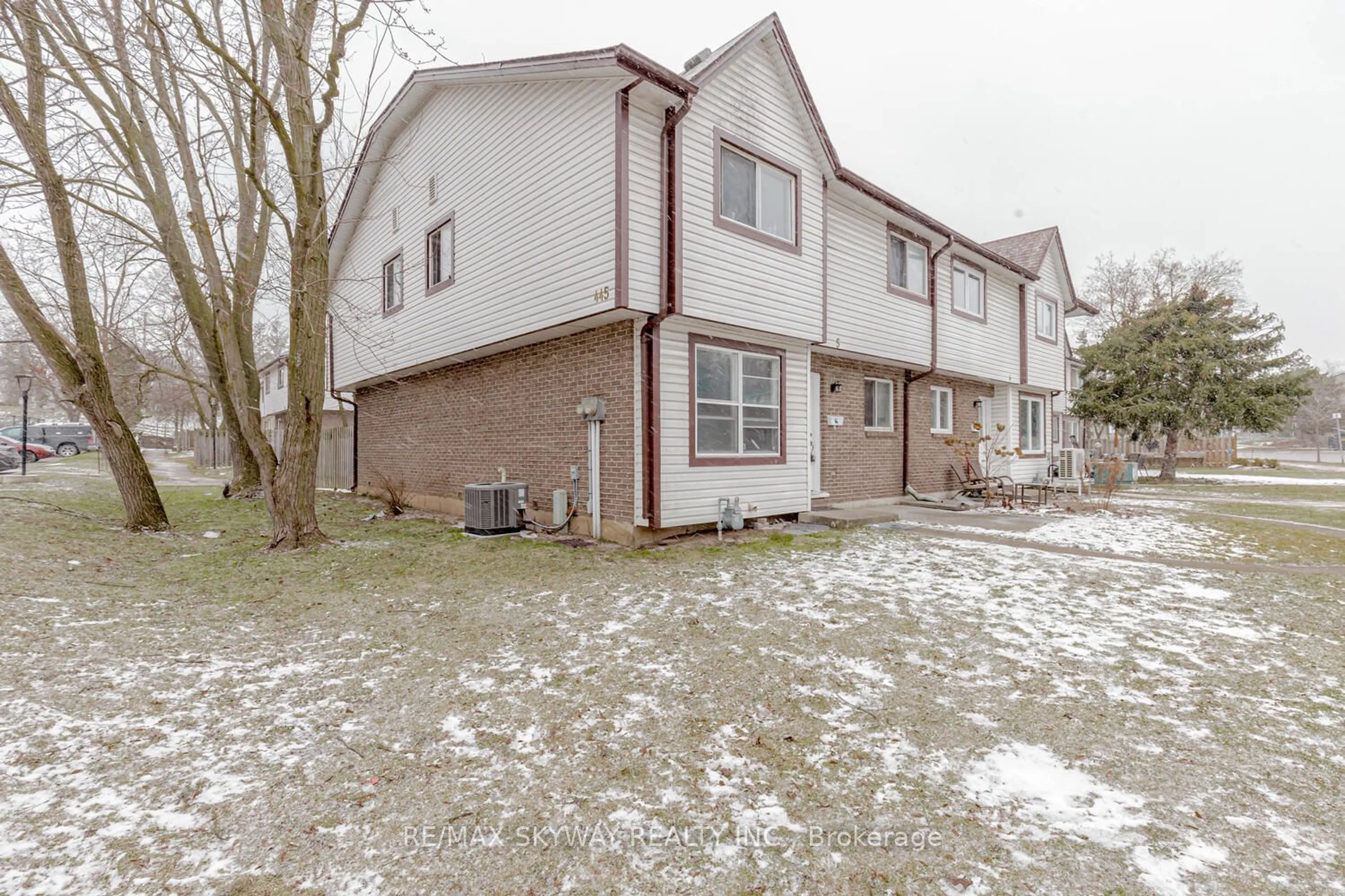 A pic from exterior of the house or condo for 445 Pioneer Dr #5, Kitchener Ontario N2P 1L8
