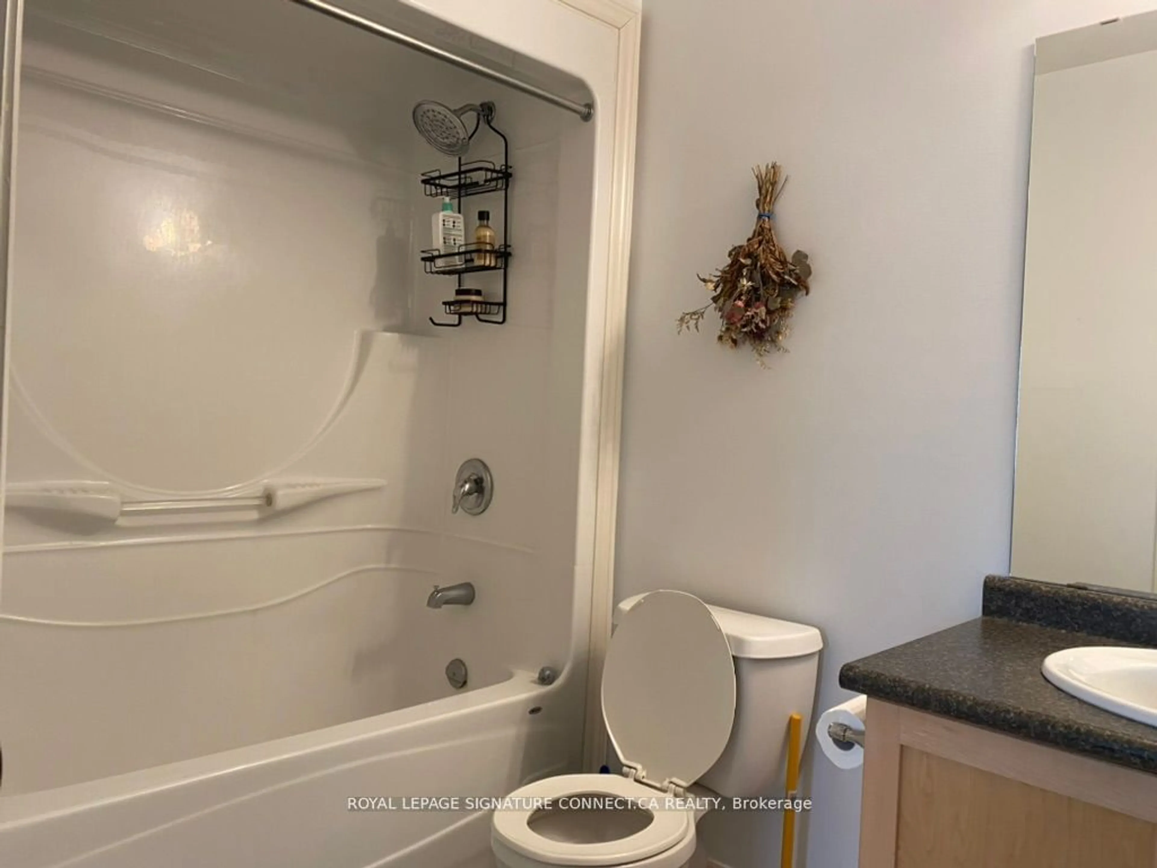 Standard bathroom for 175 Winterberry Blvd, Thorold Ontario L2V 0A6