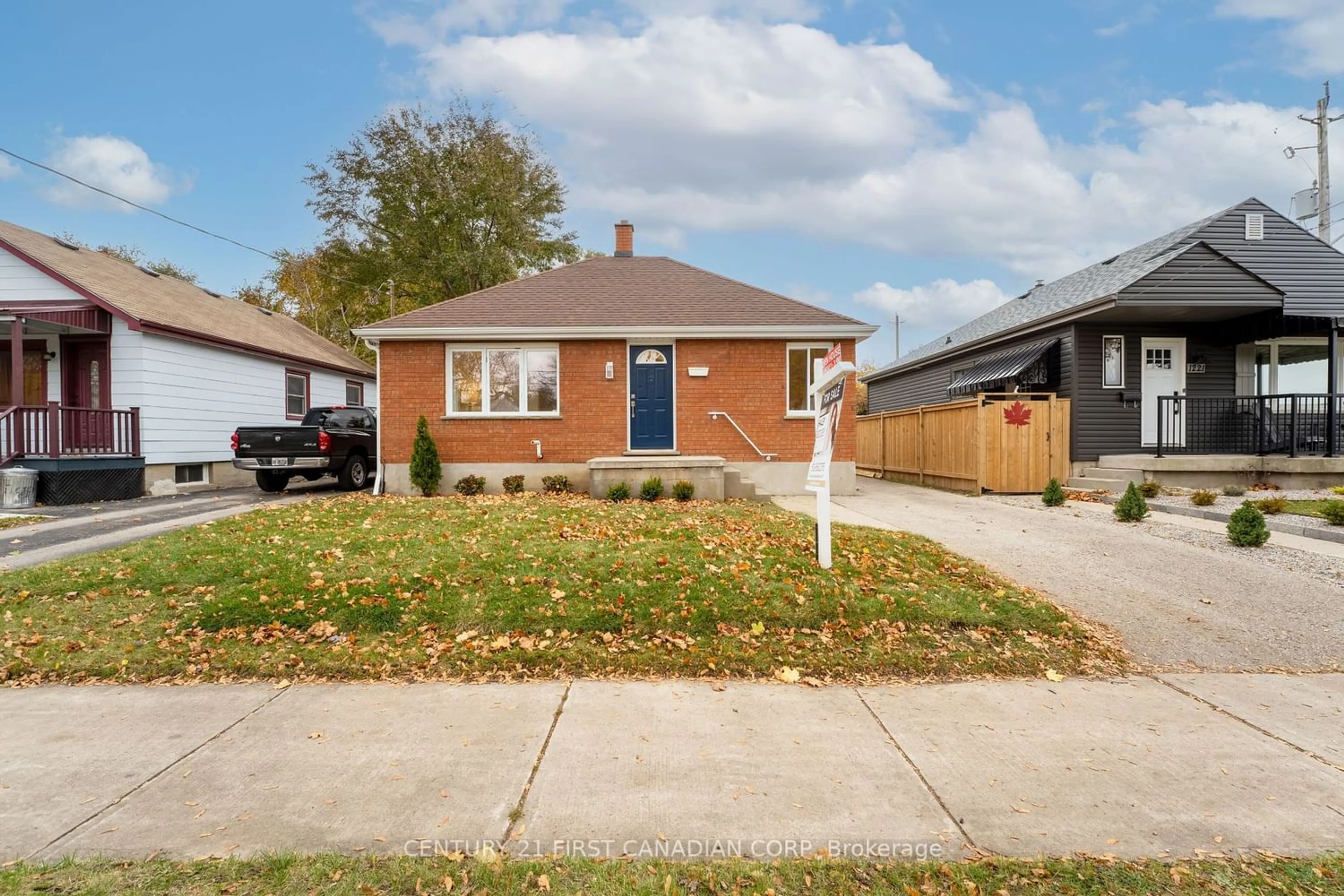 Frontside or backside of a home for 1223 Langmuir Ave, London Ontario N5W 2E9