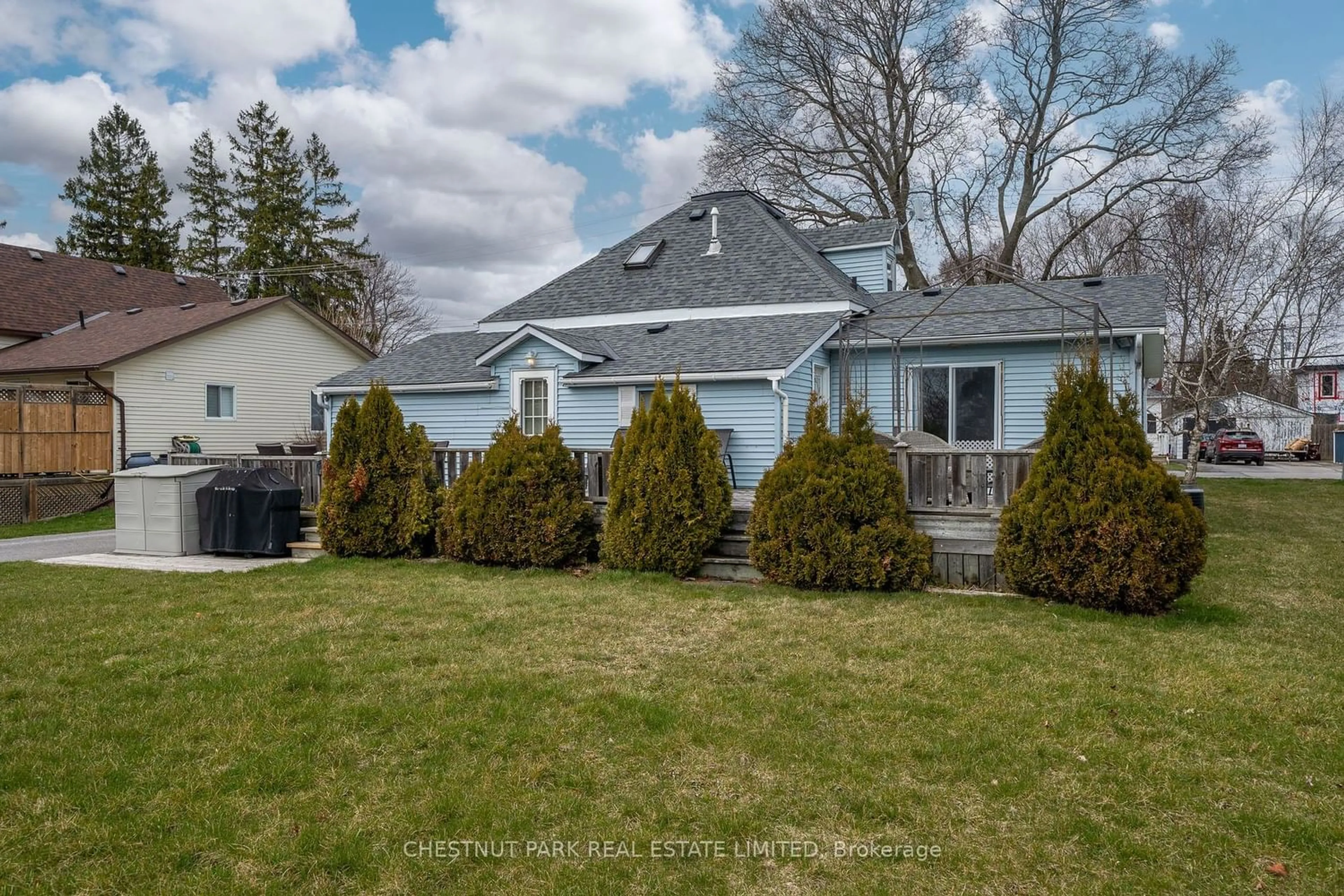 Frontside or backside of a home for 321 Second Ave, Prince Edward County Ontario K0K 3L0