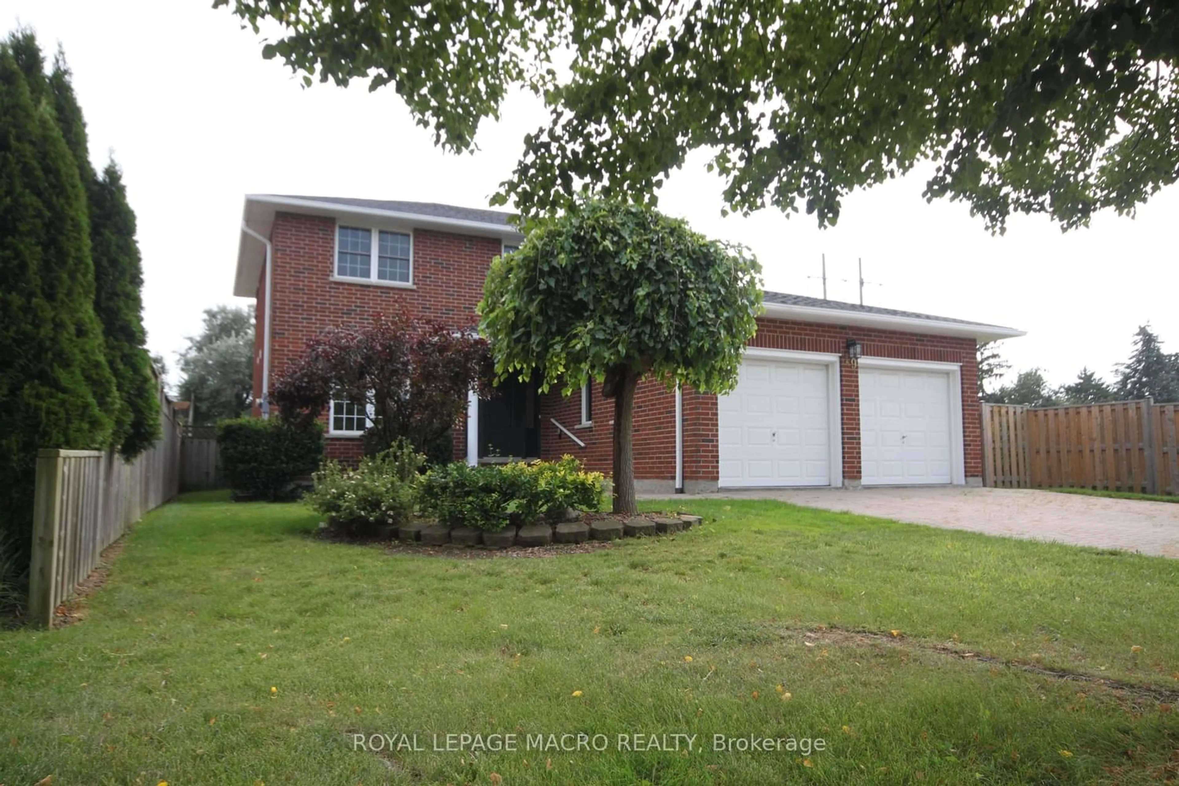 Frontside or backside of a home for 19 West Farmington Dr, St. Catharines Ontario L2S 3H1