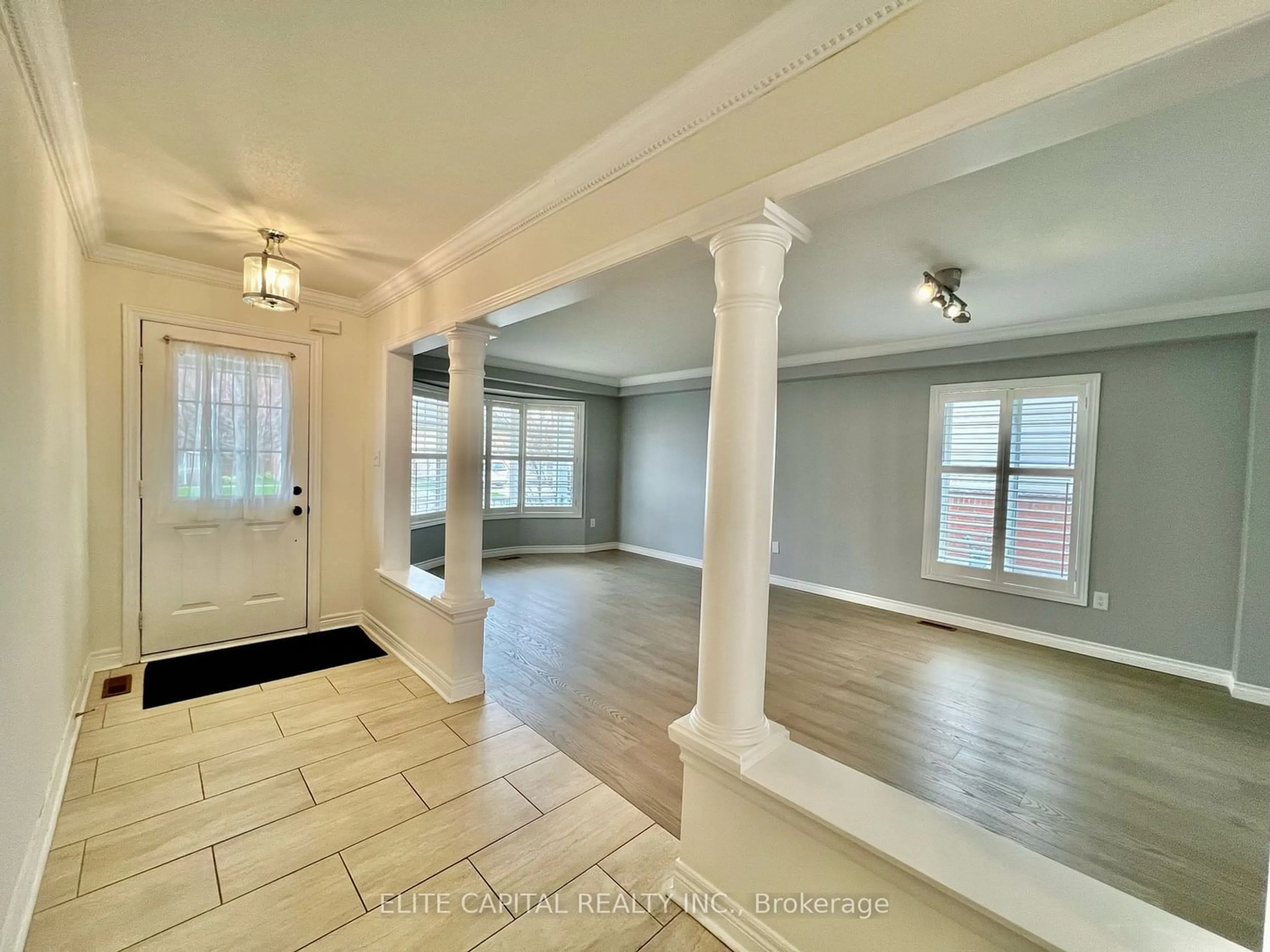 Indoor entryway for 381 Wright Cres, Niagara-on-the-Lake Ontario L0S 1J0