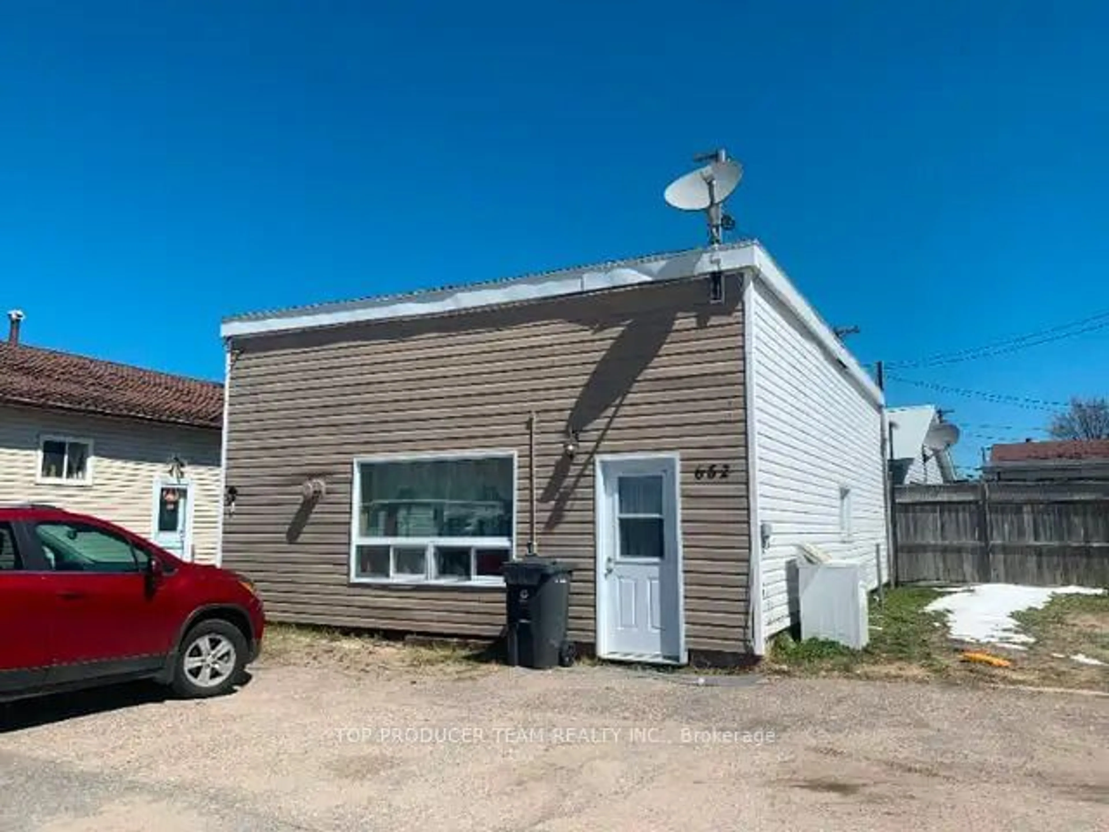 Outside view for 368 Cambridge Ave, Iroquois Falls Ontario P0K 1G0