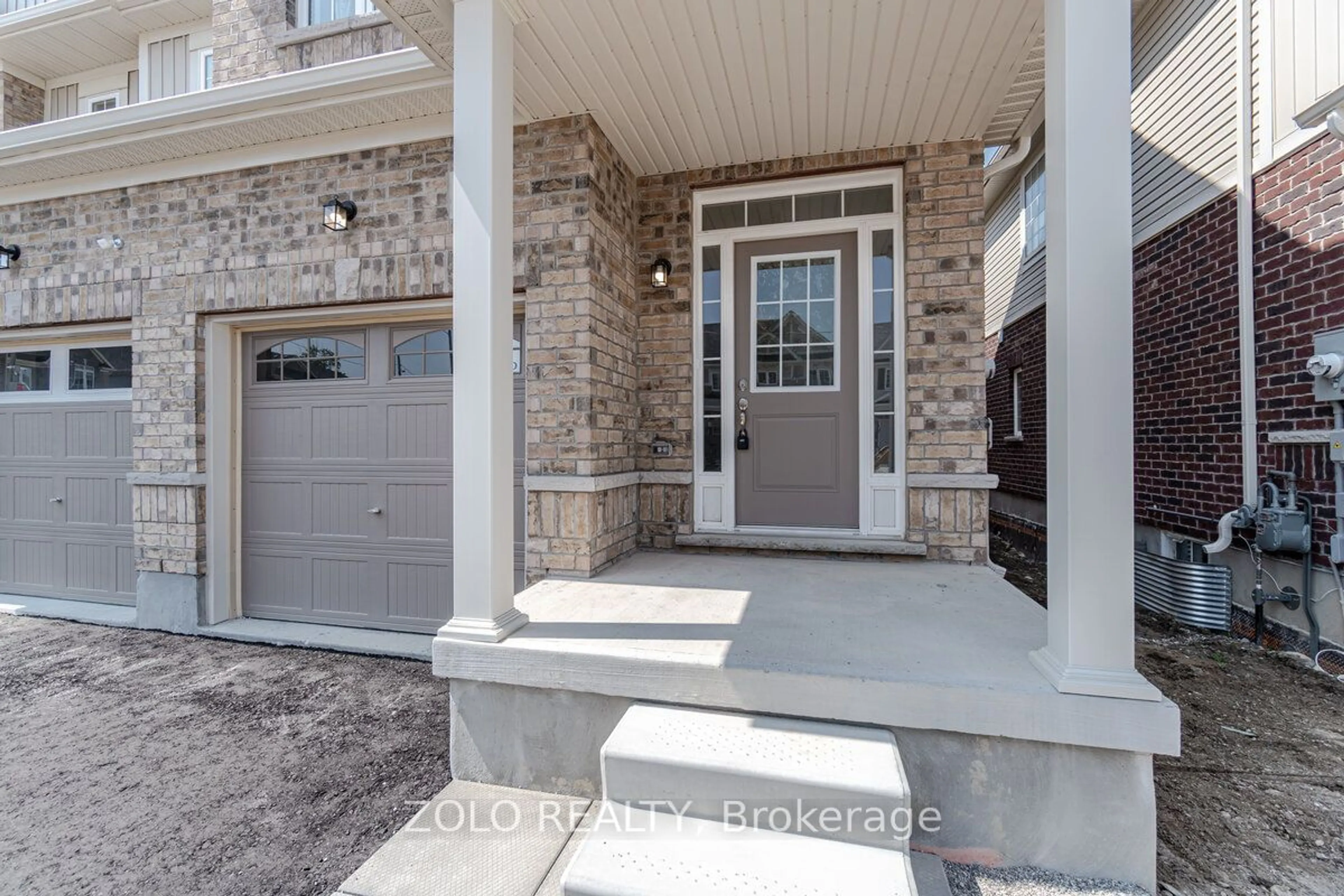 Indoor entryway for 49 Elsegood Dr, Guelph Ontario N1L 0R4