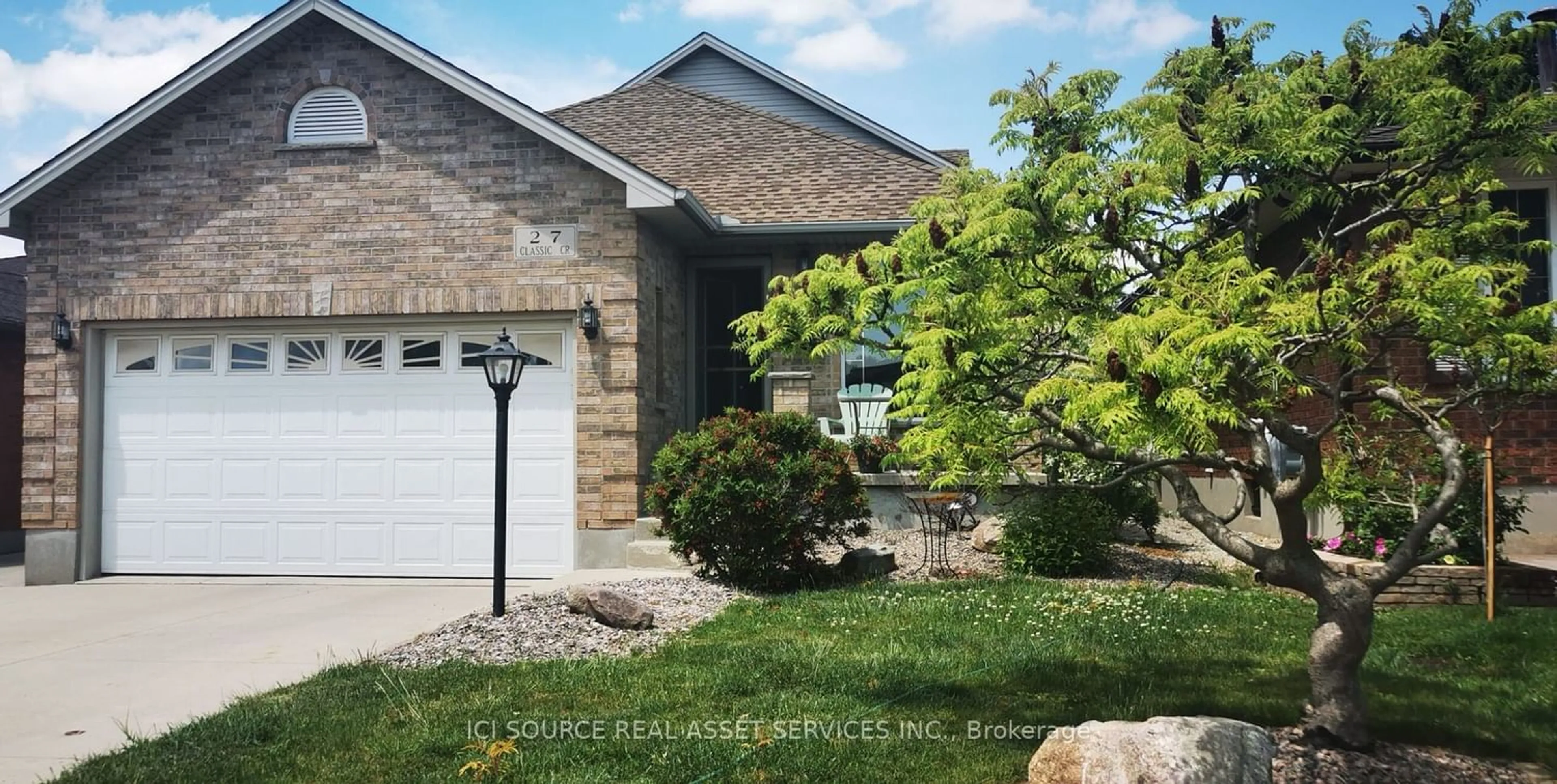 Frontside or backside of a home for 27 Classic Cres, London Ontario N5W 5T7