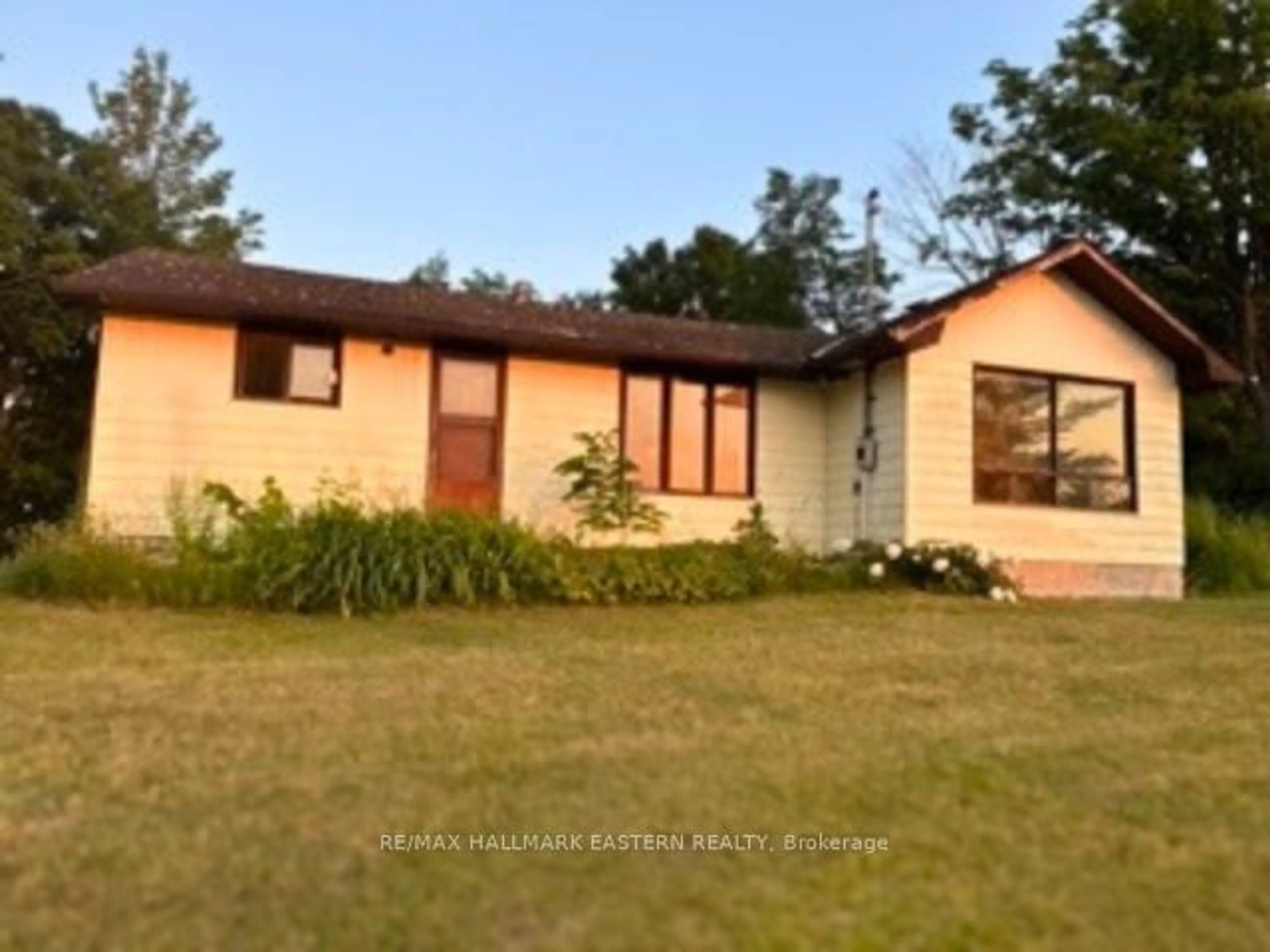 Frontside or backside of a home for 105 Maryland Dr, Smith-Ennismore-Lakefield Ontario K9J 6X3